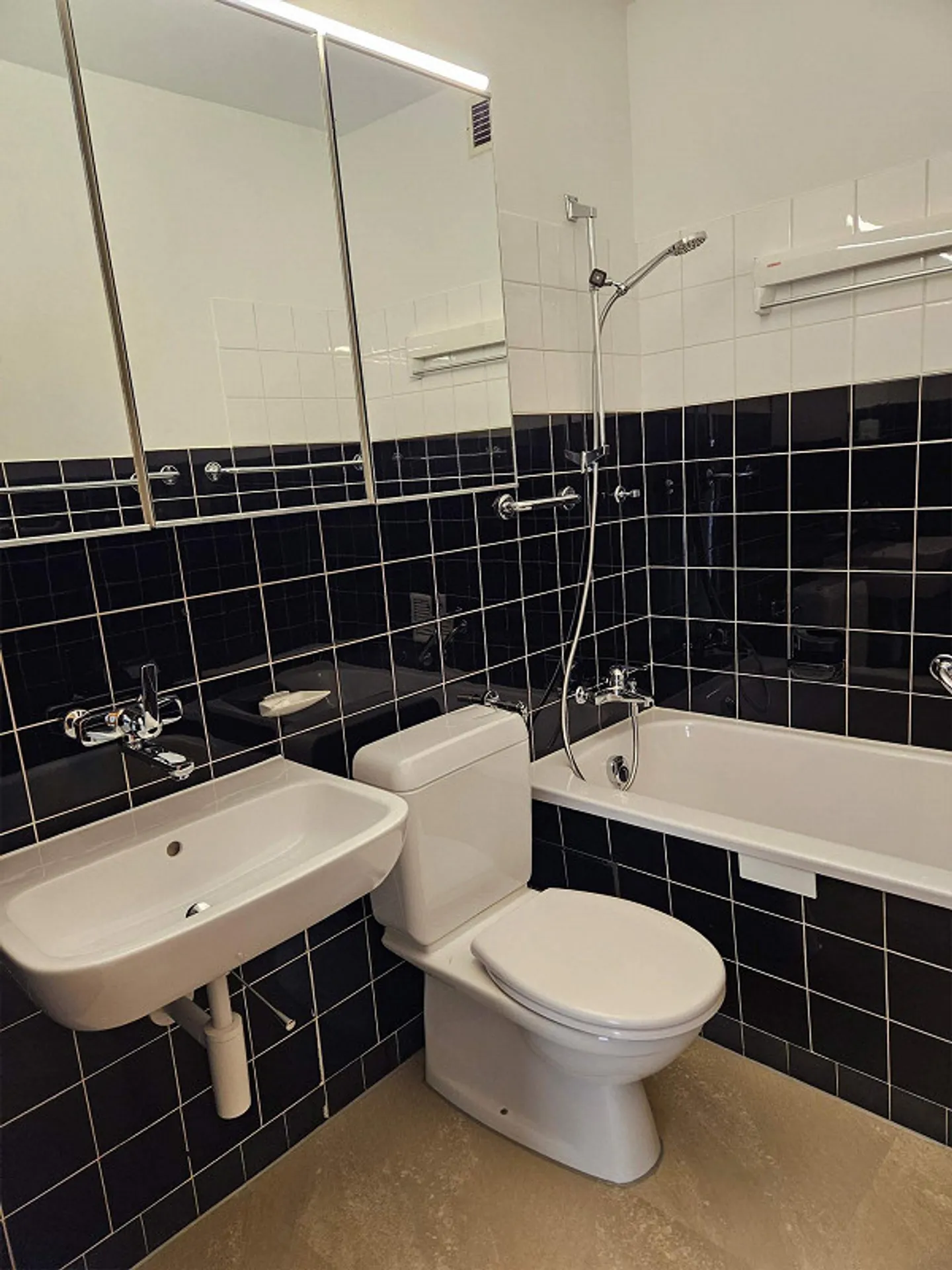 Helle Wohnung mit Terrasse - Foto 7 von 7