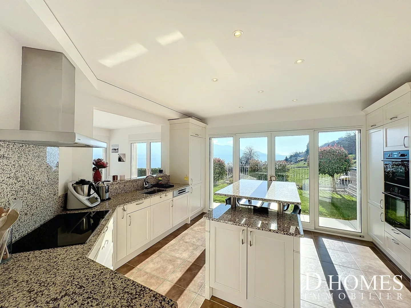 EXCLUSIVE I Magnificent villa with stunning lake view - Photo 5 of 22