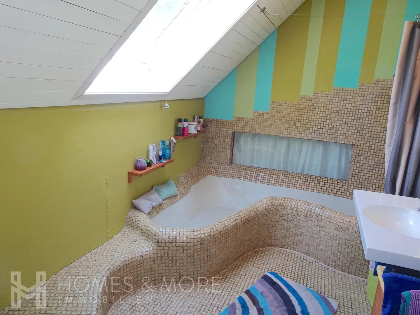 HOCH ÜBER DEM DORF AN RUHIGER LAGE - Foto 9 von 10