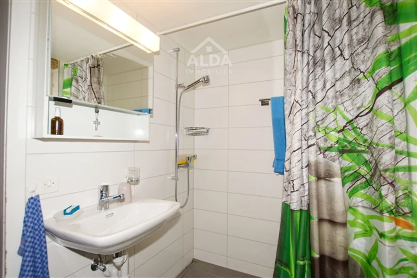 «Einfamilienhaus mit grossem Grundstück an idyllischer Lage» - Foto 10 von 13