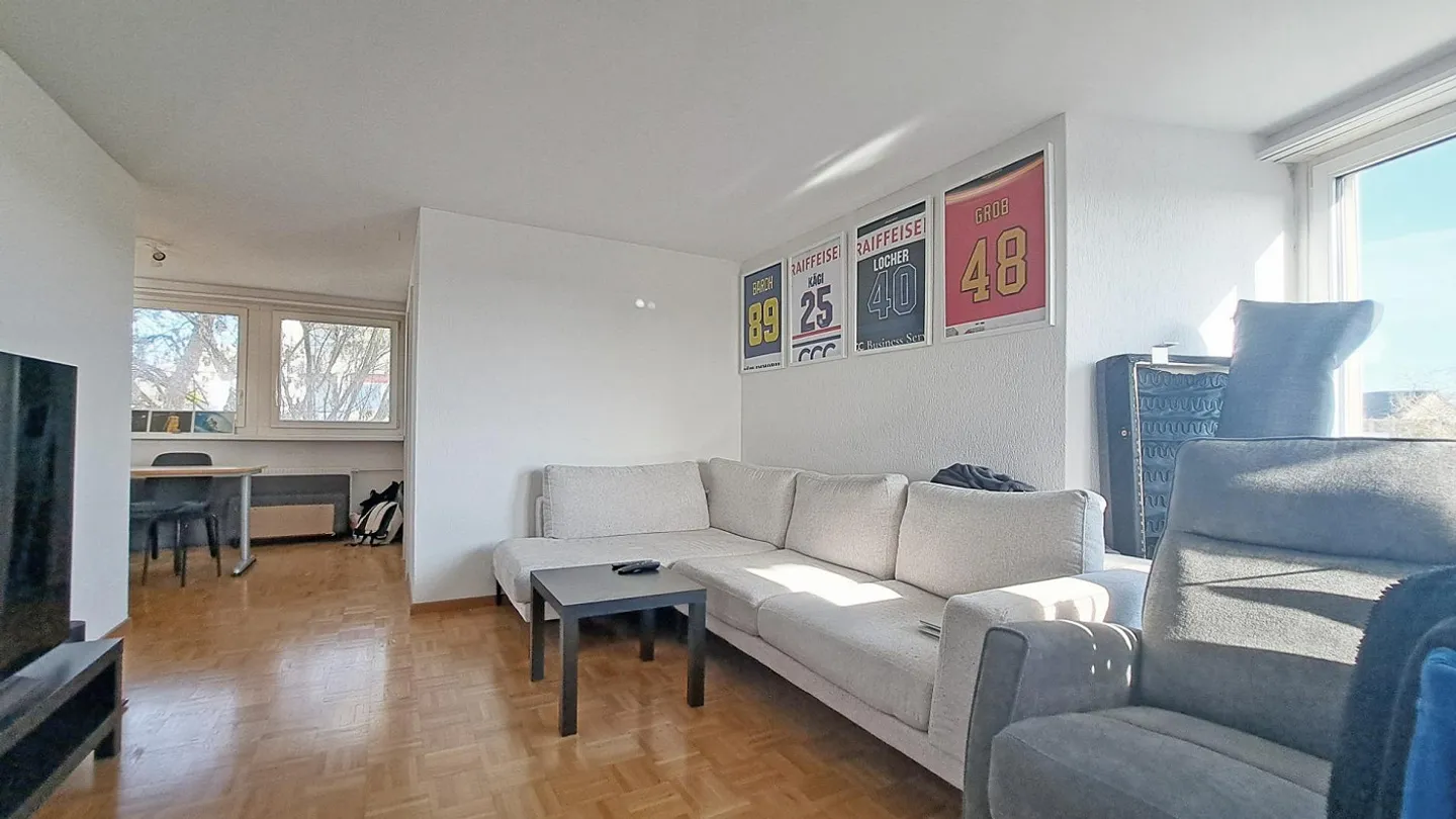 Appartement 2.5 pièces dans un quartier calme - Photo 2 sur 10