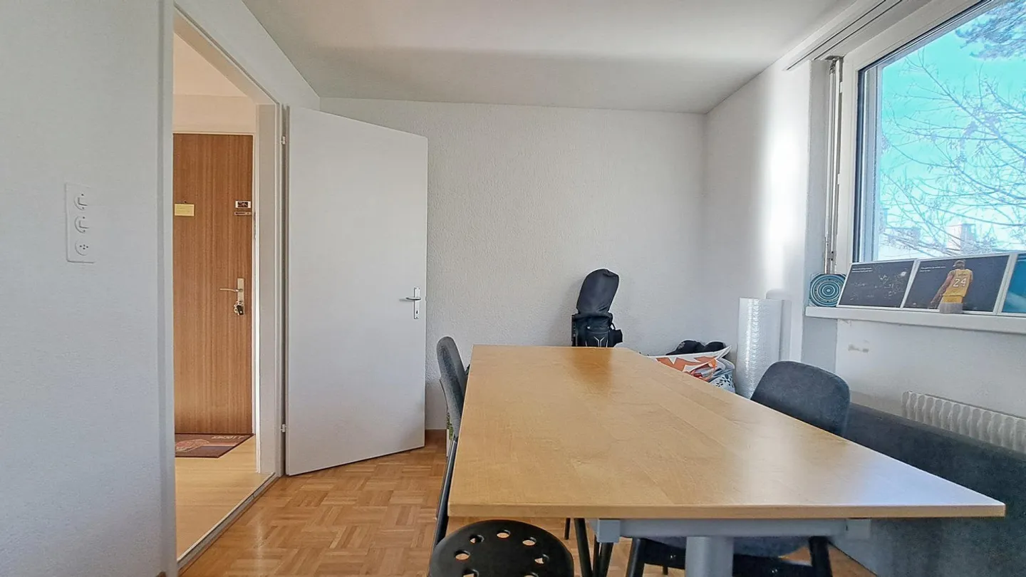 Appartement 2.5 pièces dans un quartier calme - Photo 3 sur 10