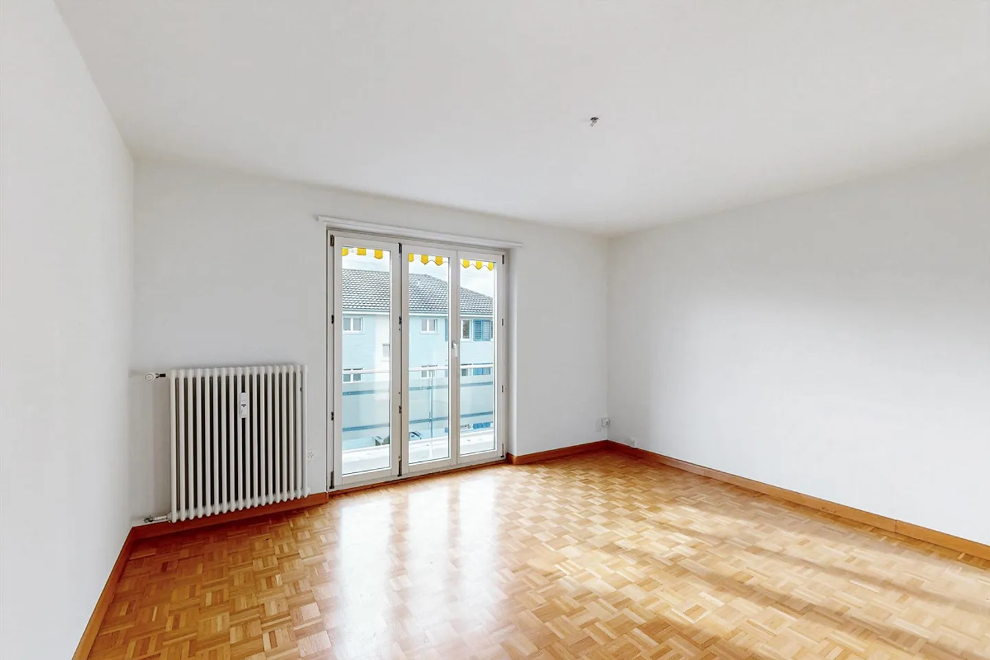 In the green and yet with good transport links! - Photo 5 of 8