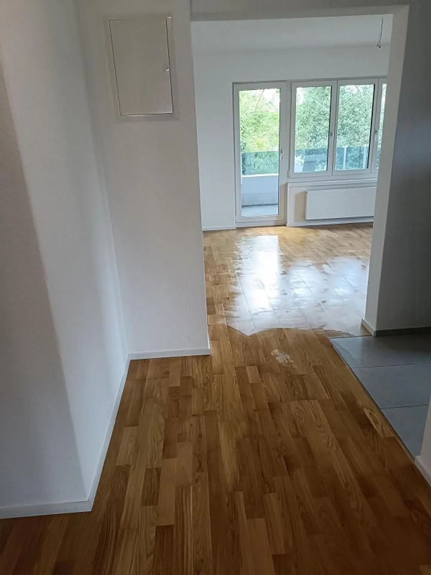 Modernes Apartment mit Balkon - Foto 3 von 7