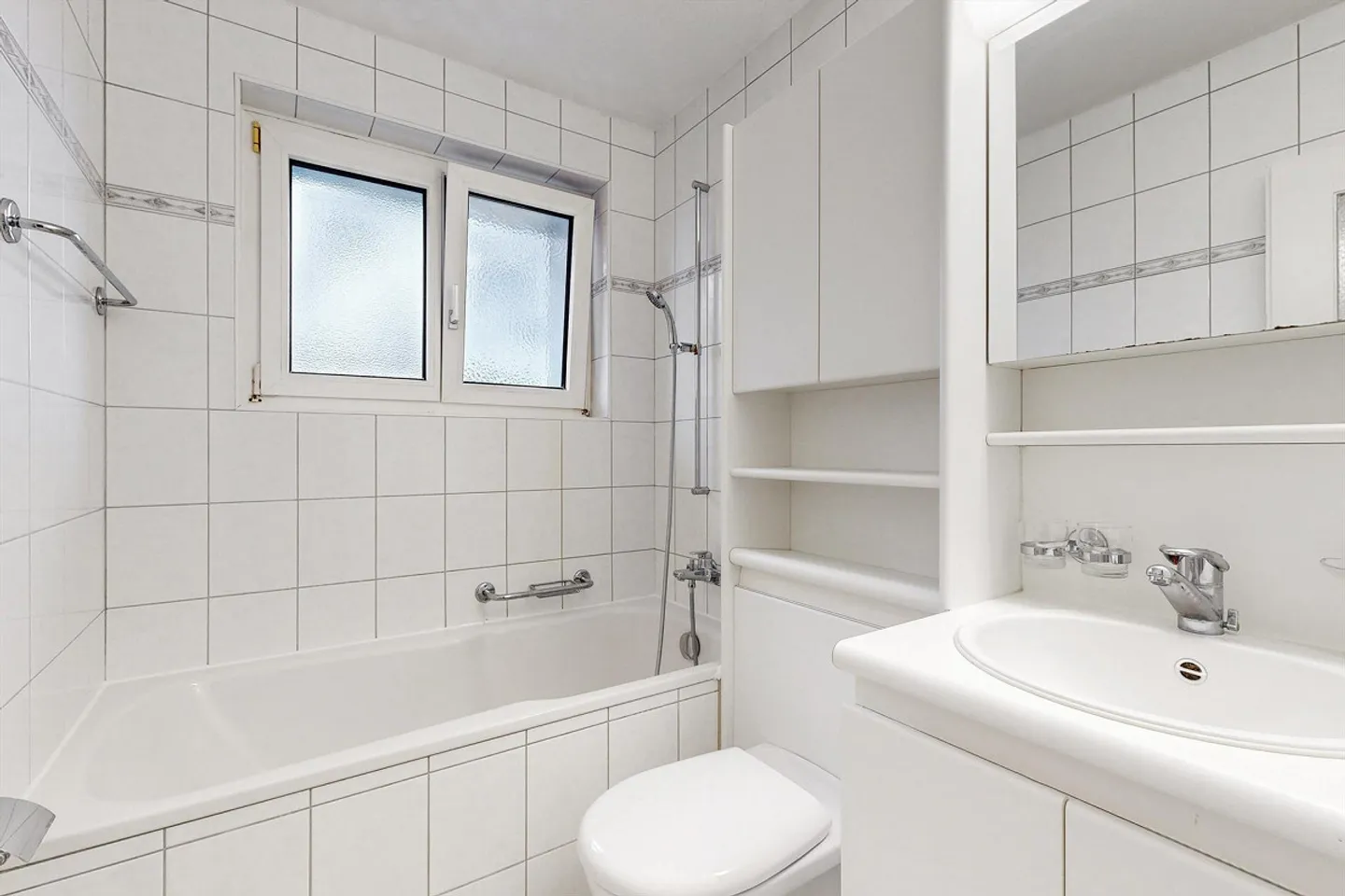 In the green and yet with good transport links! - Photo 8 of 8