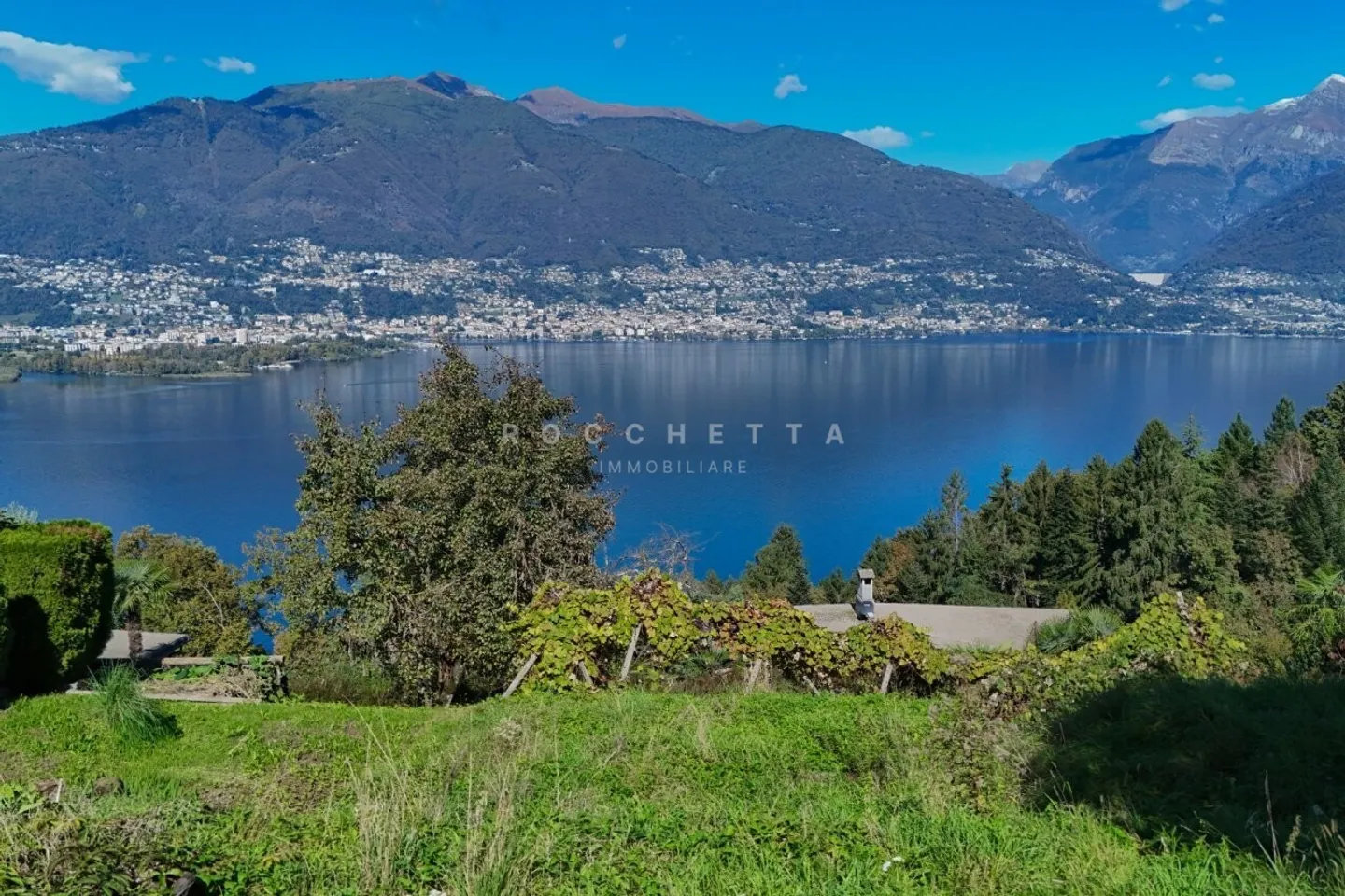 Grundstück inmitten von Grün mit bezauberndem Blick auf den Lago Maggiore - Foto 3 von 7