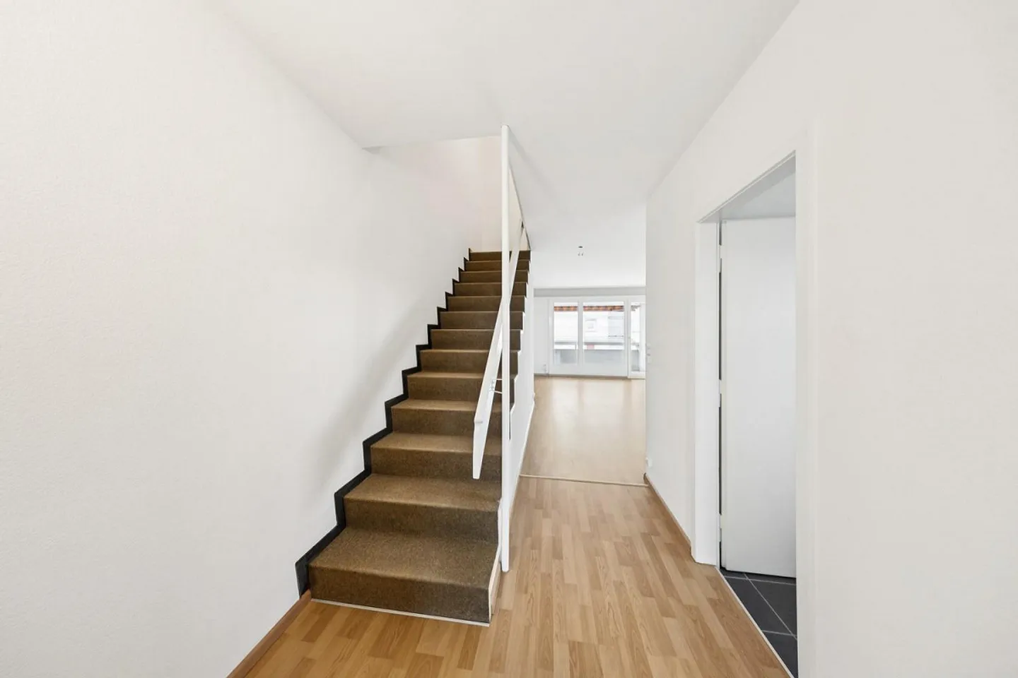 Appartamento spazioso con balcone - Foto 8 di 9