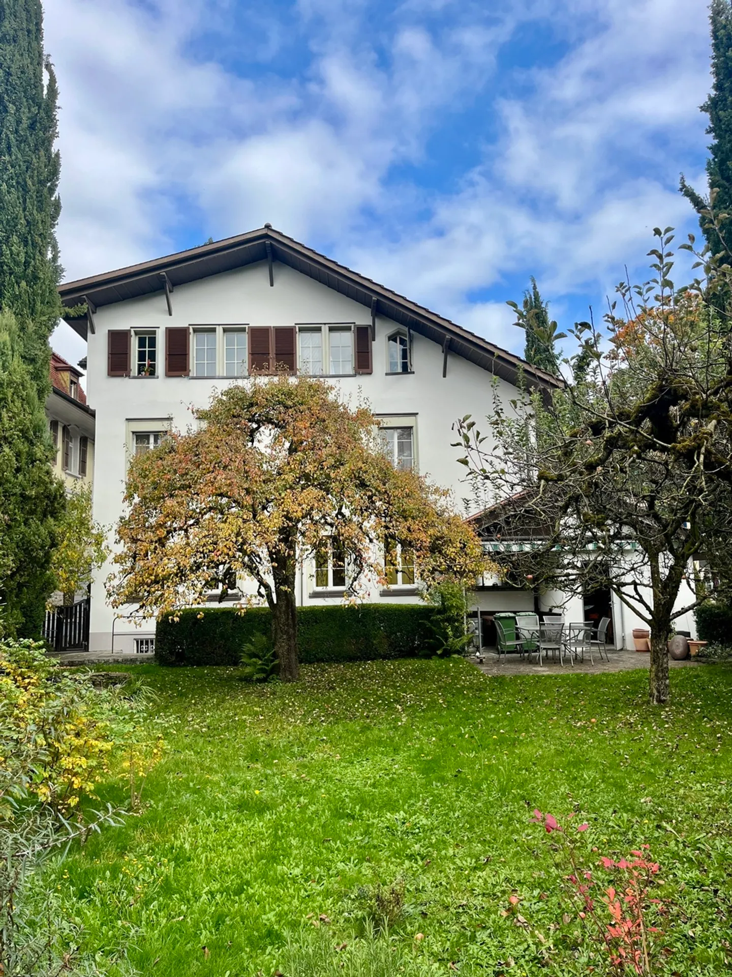 Grand appartement de 4,5 pièces dans un emplacement central - Photo 2 sur 11