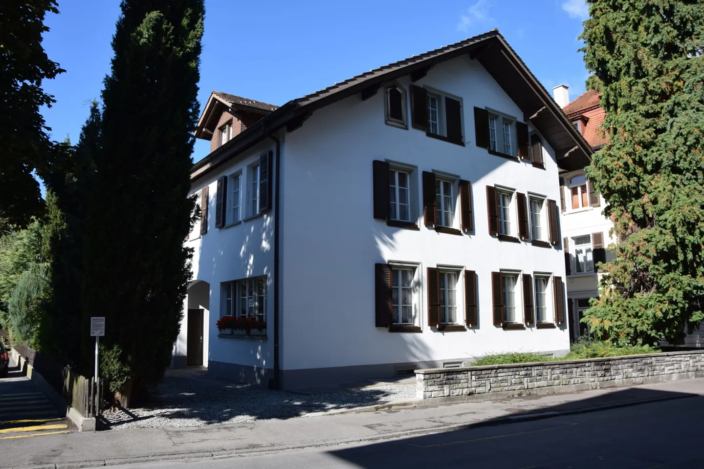 Grand appartement de 4,5 pièces dans un emplacement central - Photo 1 sur 11