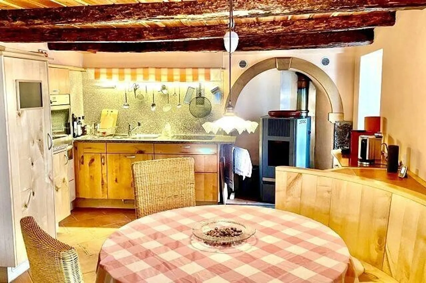 Rustico de 5 1/2 pièces au cœur du village avec un aménagement luxueux - Photo 2 sur 13