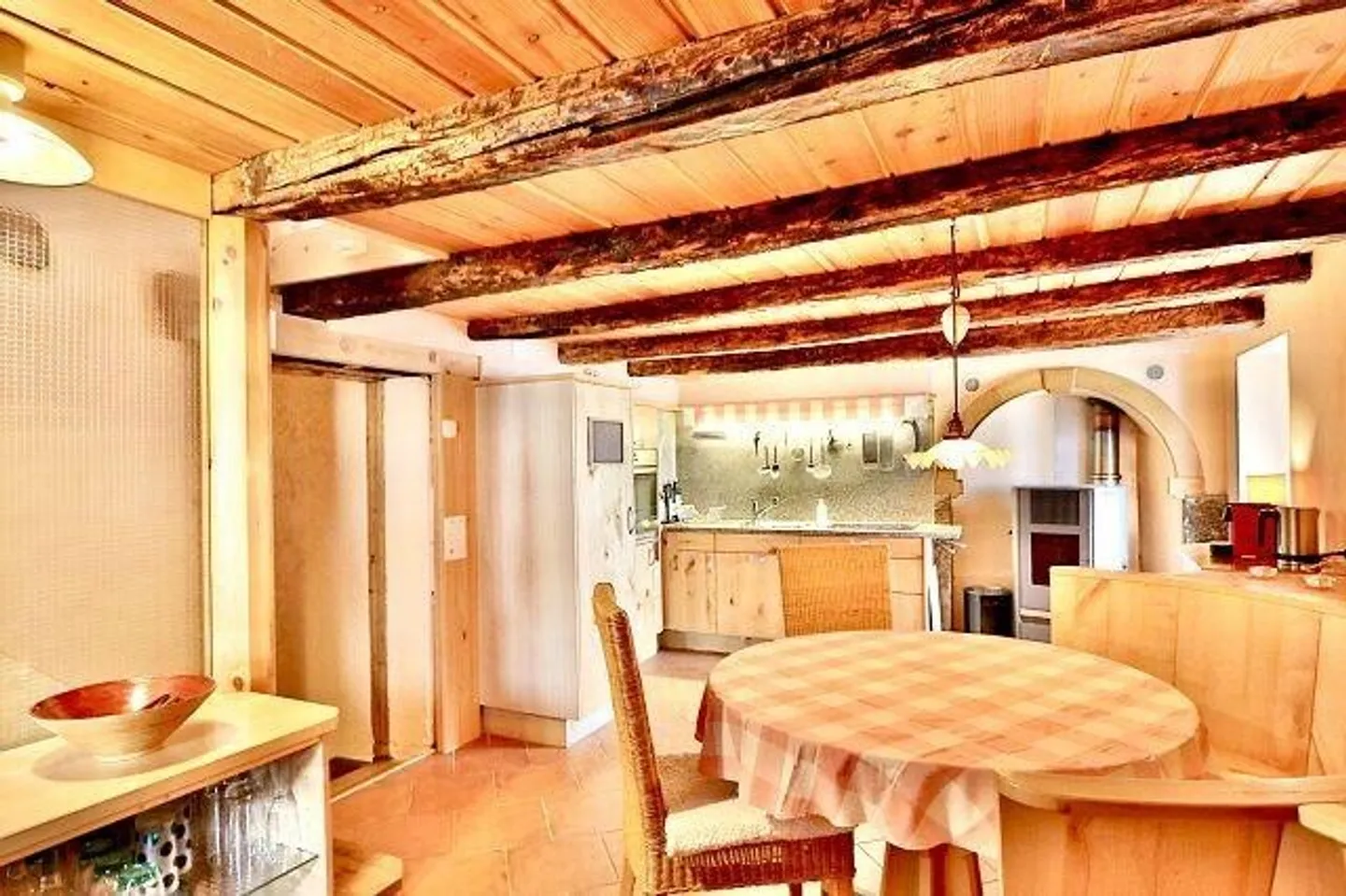 Rustico de 5 1/2 pièces au cœur du village avec un aménagement luxueux - Photo 5 sur 13