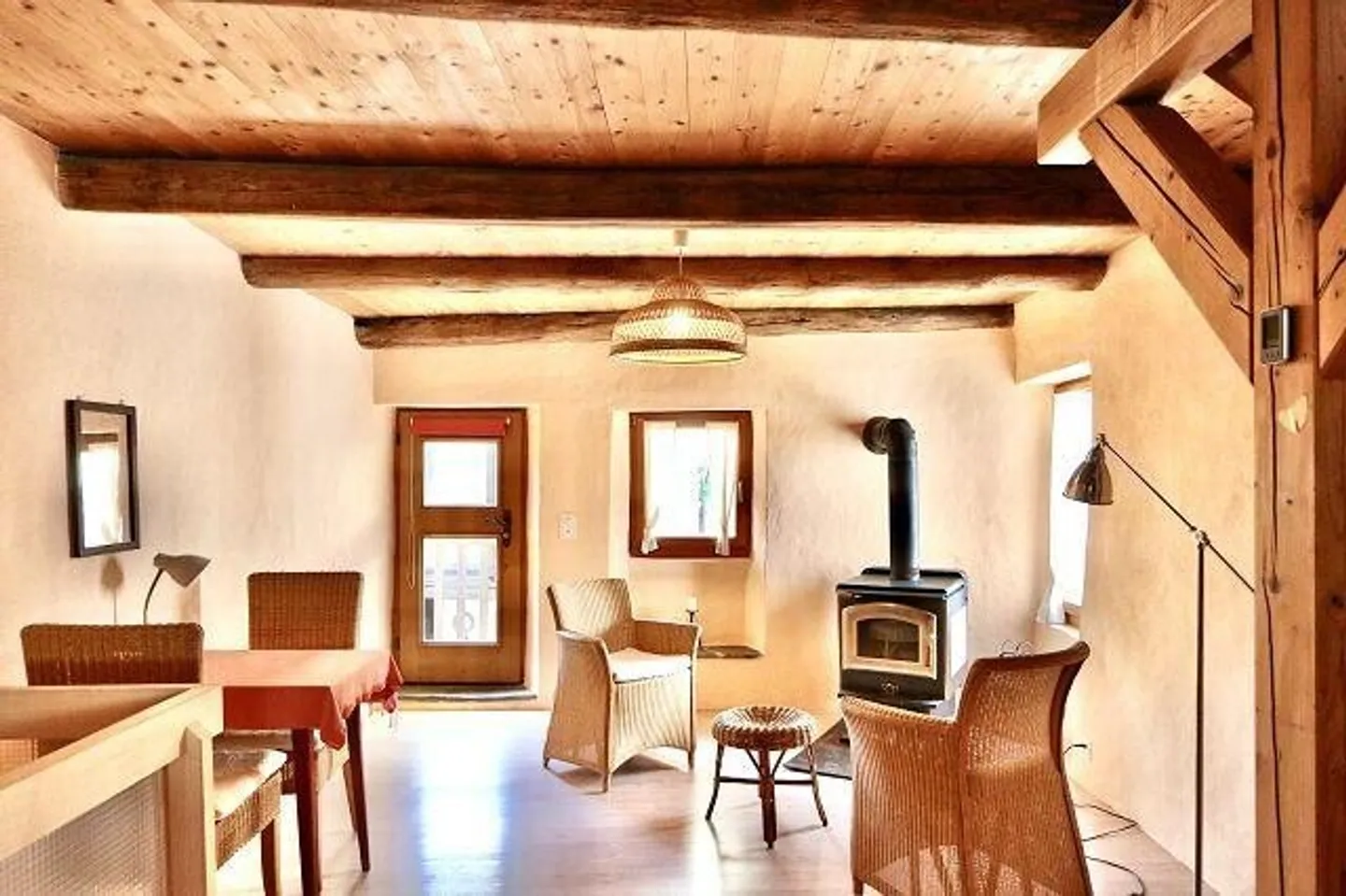 Rustico de 5 1/2 pièces au cœur du village avec un aménagement luxueux - Photo 3 sur 13