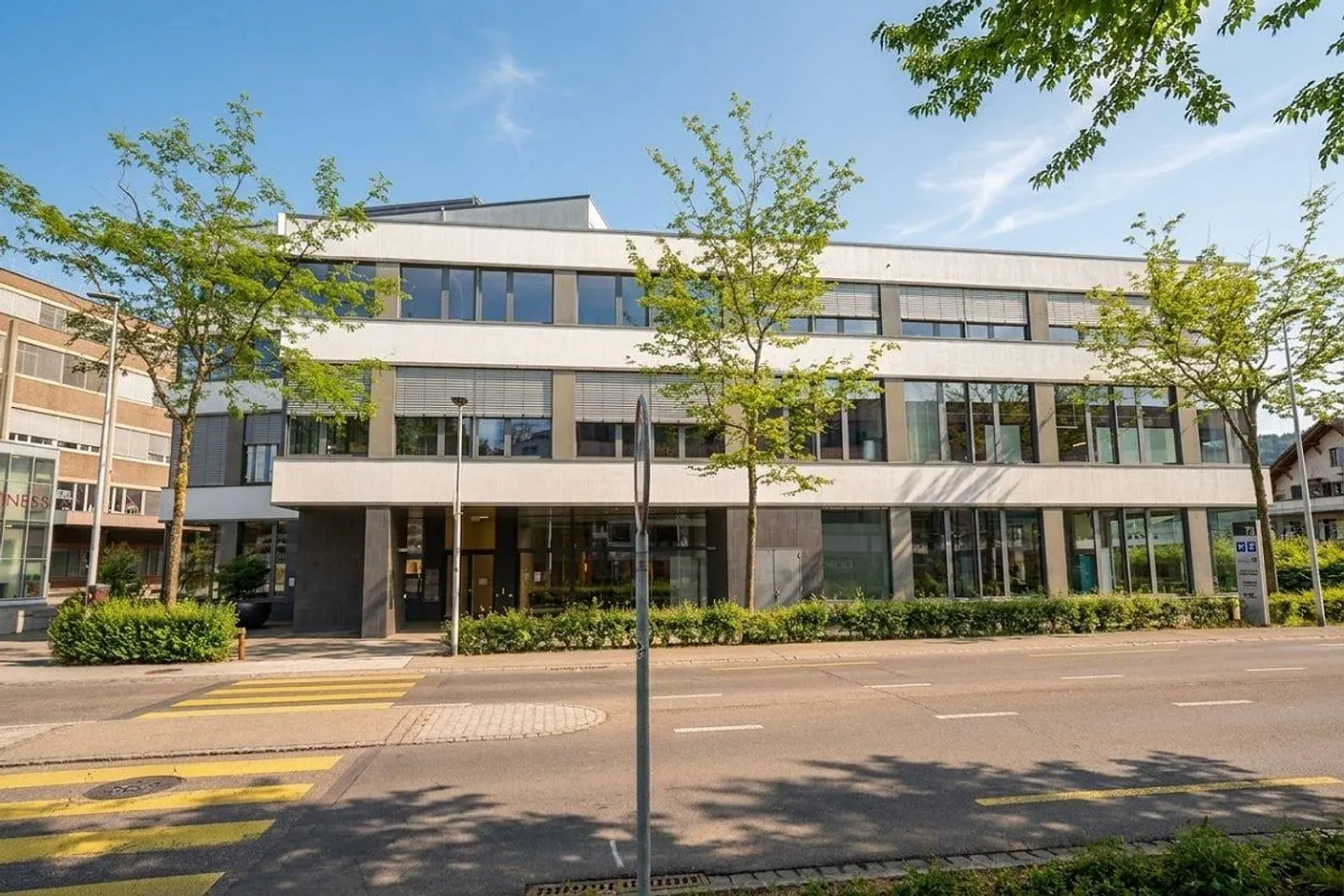 436 m2 Bureau et espace de services à Köniz - moderne et flexible - Photo 1 sur 10