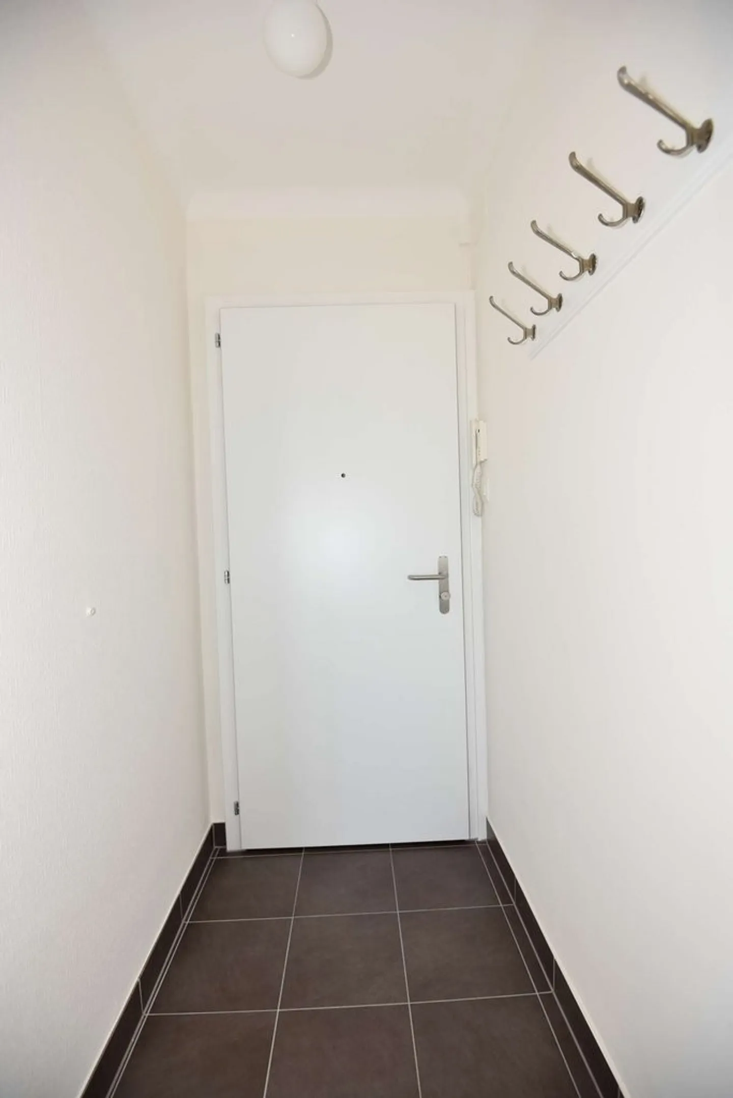 Beaulieu District, nice 2-room apartment - Photo 10 of 10