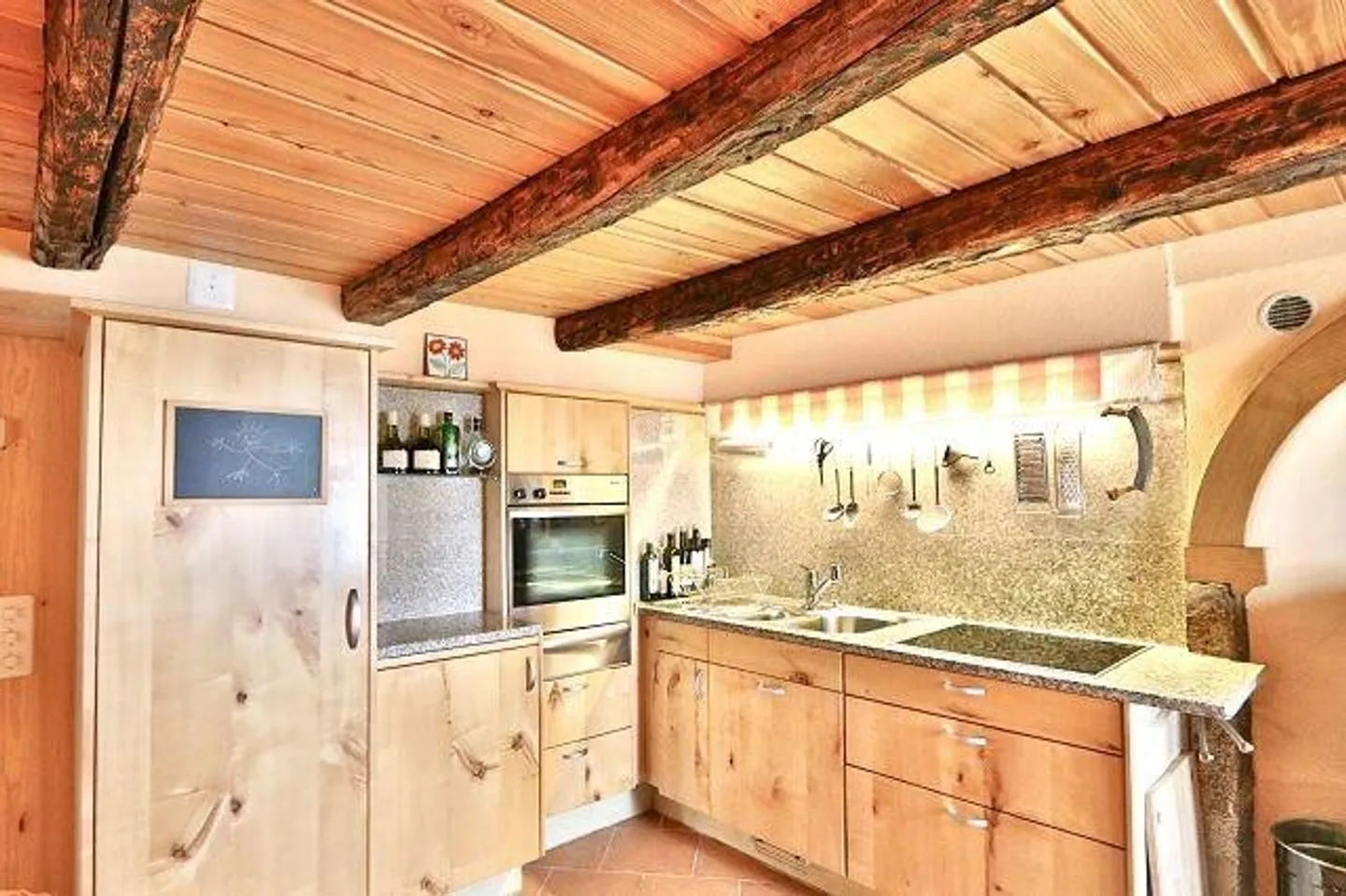 Rustico de 5 1/2 pièces au cœur du village avec un aménagement luxueux - Photo 10 sur 13