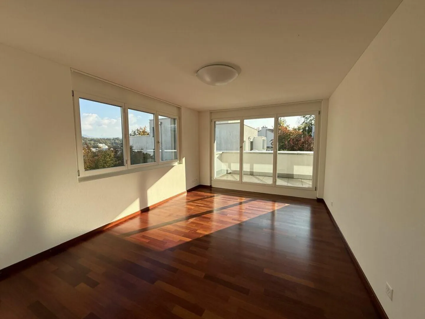 6.5 Zi. Einfamilienhaus mit Doppelgarage - Foto 8 von 14