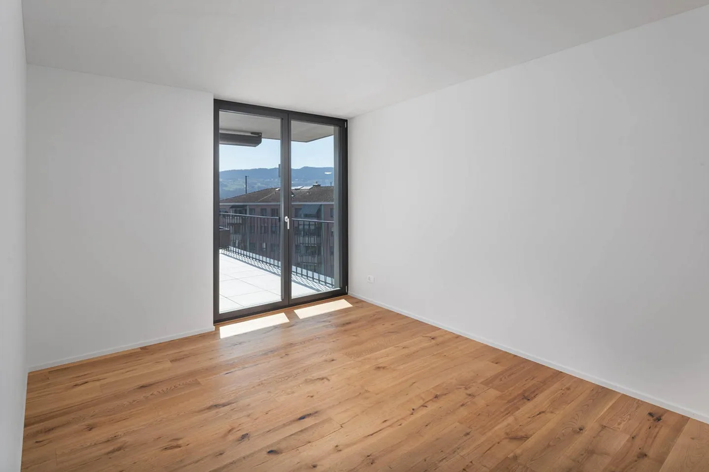 Exclusive and high-quality 4.5-room terrace apartment - Your dream residence with partial lake view in Uerikon - Photo 7 of 18