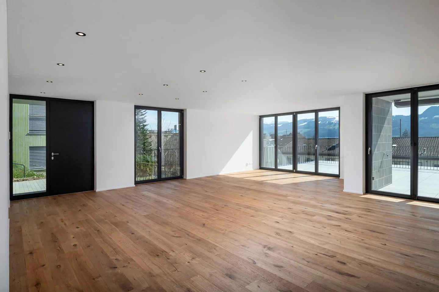 Exclusive and high-quality 4.5-room terrace apartment - Your dream residence with partial lake view in Uerikon - Photo 5 of 18