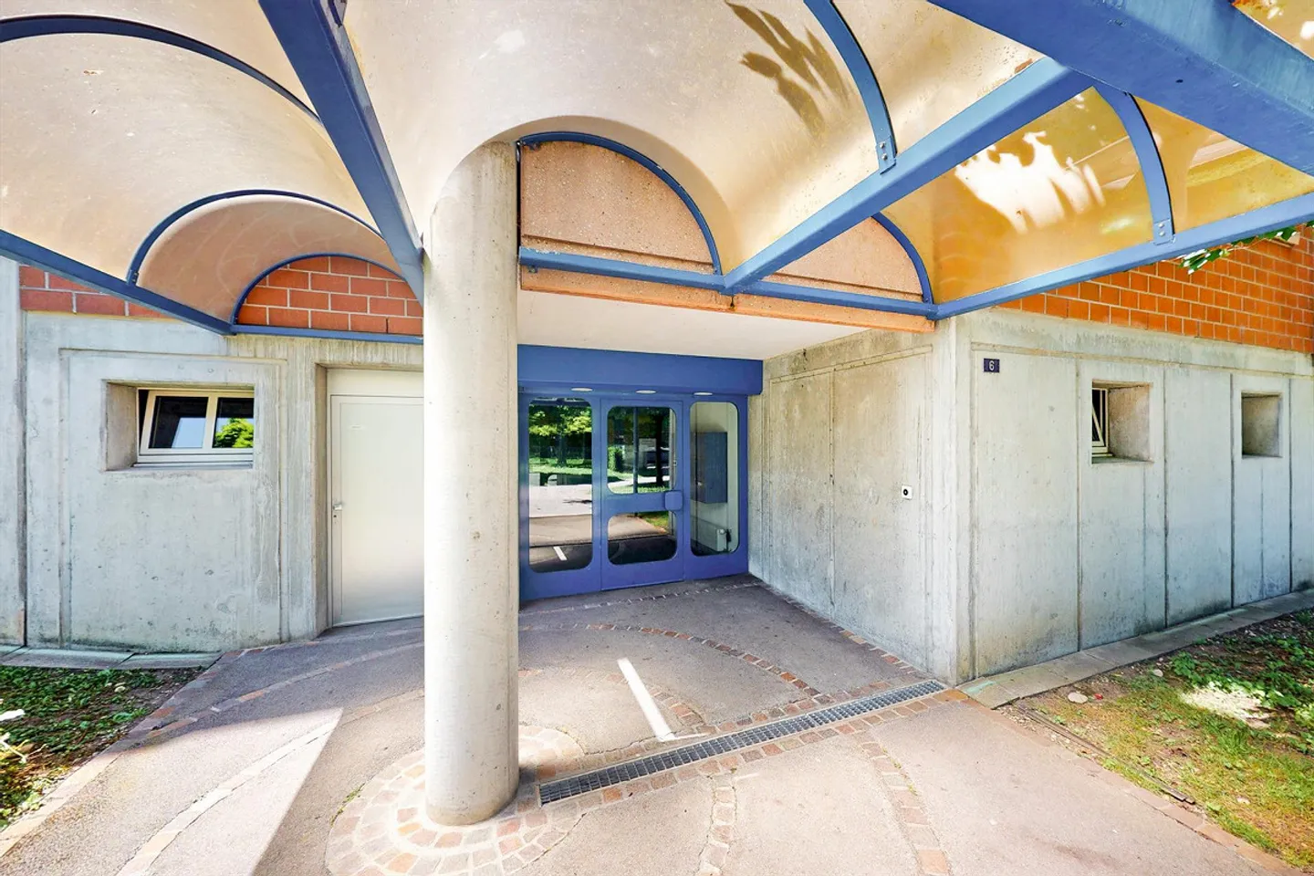 Temporary living until February 28, 2027 - Photo 2 of 6