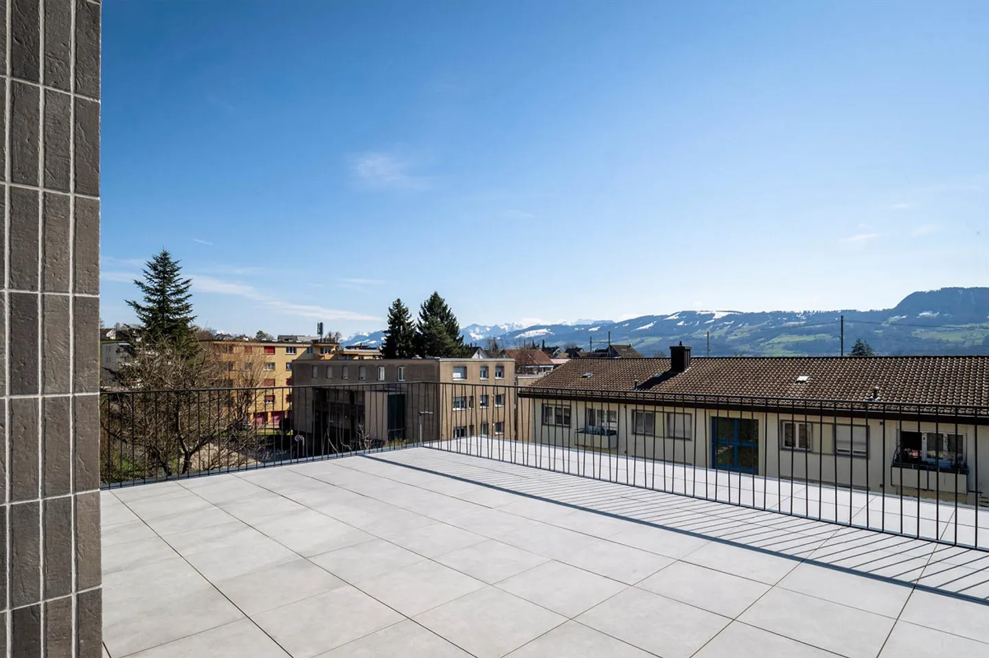 Exclusive and high-quality 4.5-room terrace apartment - Your dream residence with partial lake view in Uerikon - Photo 16 of 18