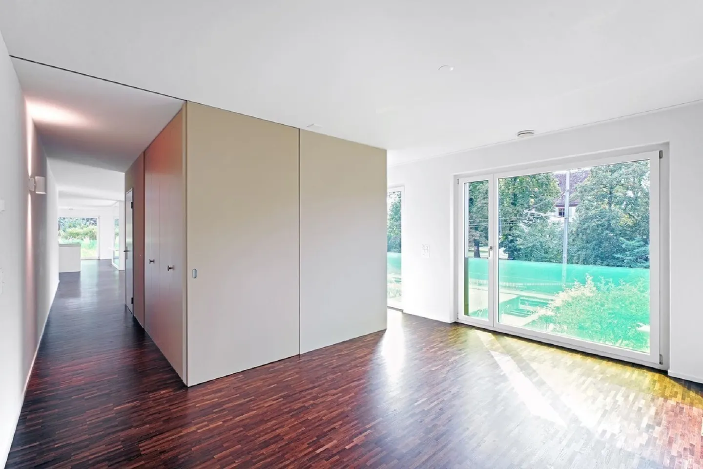Appartamento moderno con balcone - Foto 1 di 9