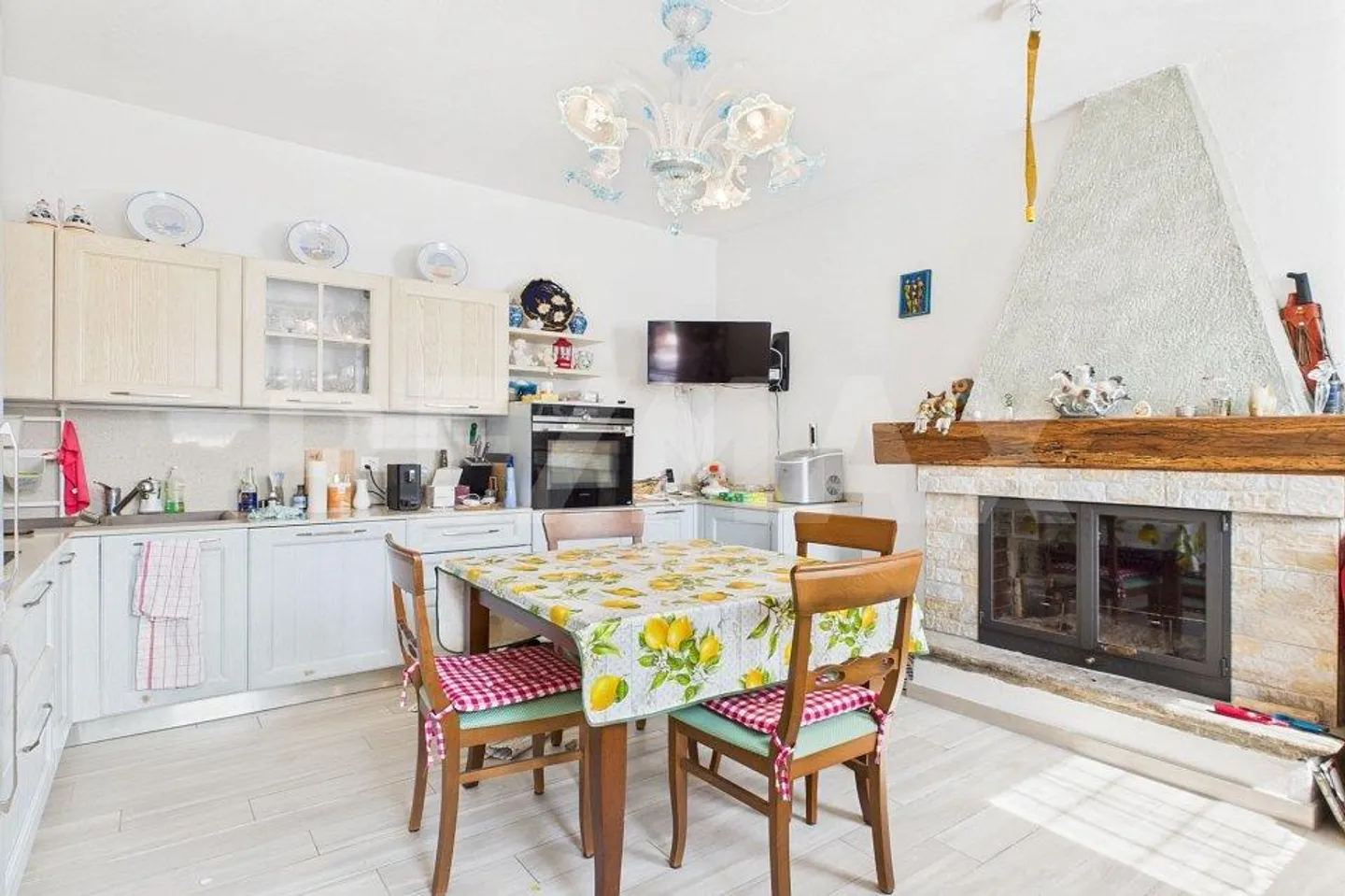 Meride, completely renovated house with parking space - Photo 10 of 13