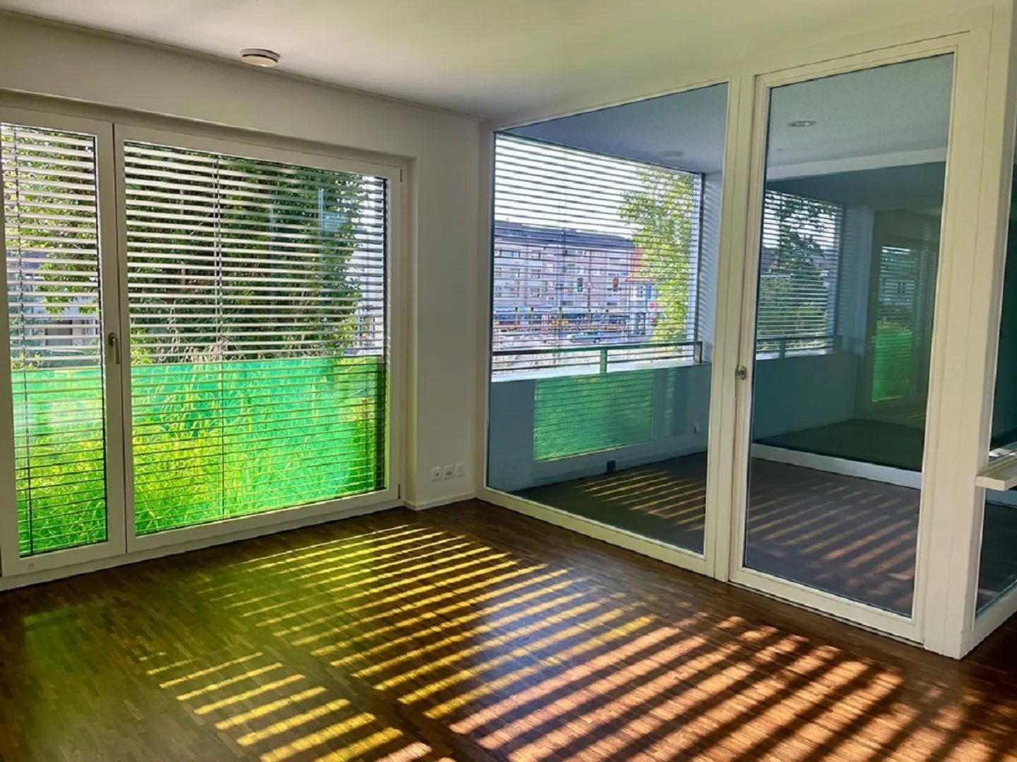 Appartamento moderno con balcone - Foto 3 di 9