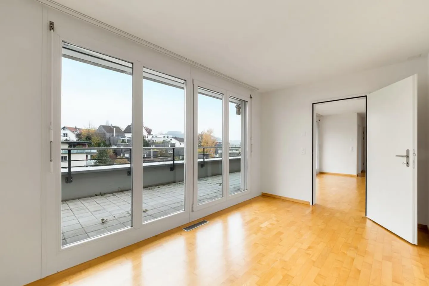3.5-room penthouse apartment with spacious terrace in Bülach - Photo 3 of 6