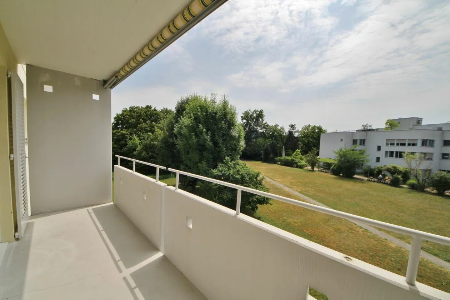 Appartement 2 pièces confortable au 2ème étage - Photo 2 sur 2