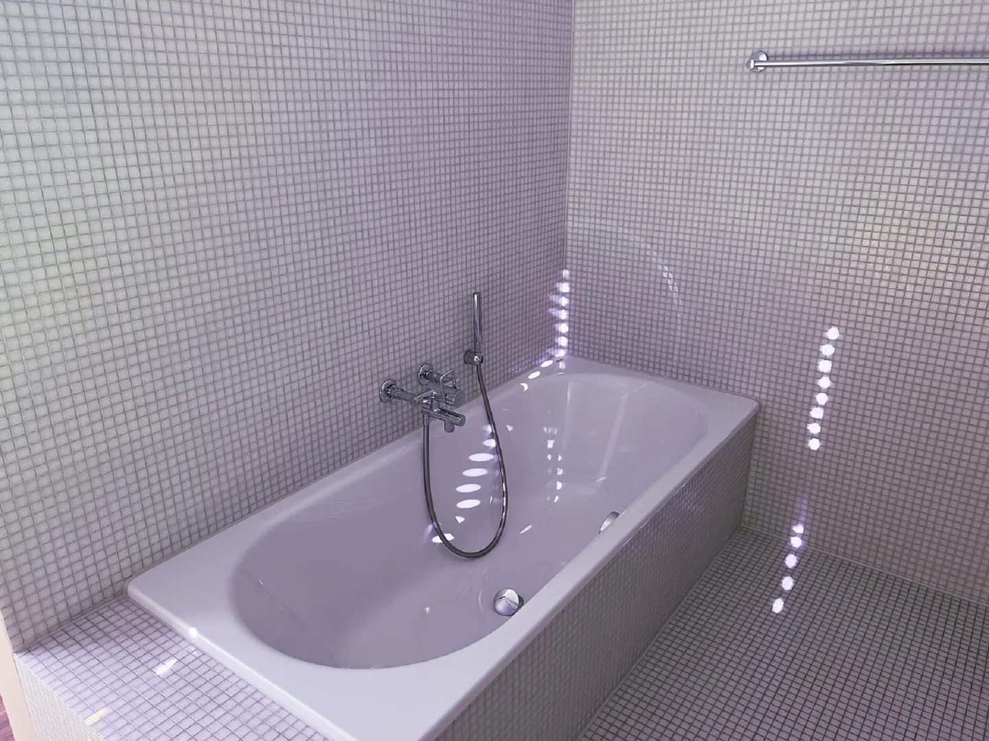 Appartamento moderno con balcone - Foto 8 di 9