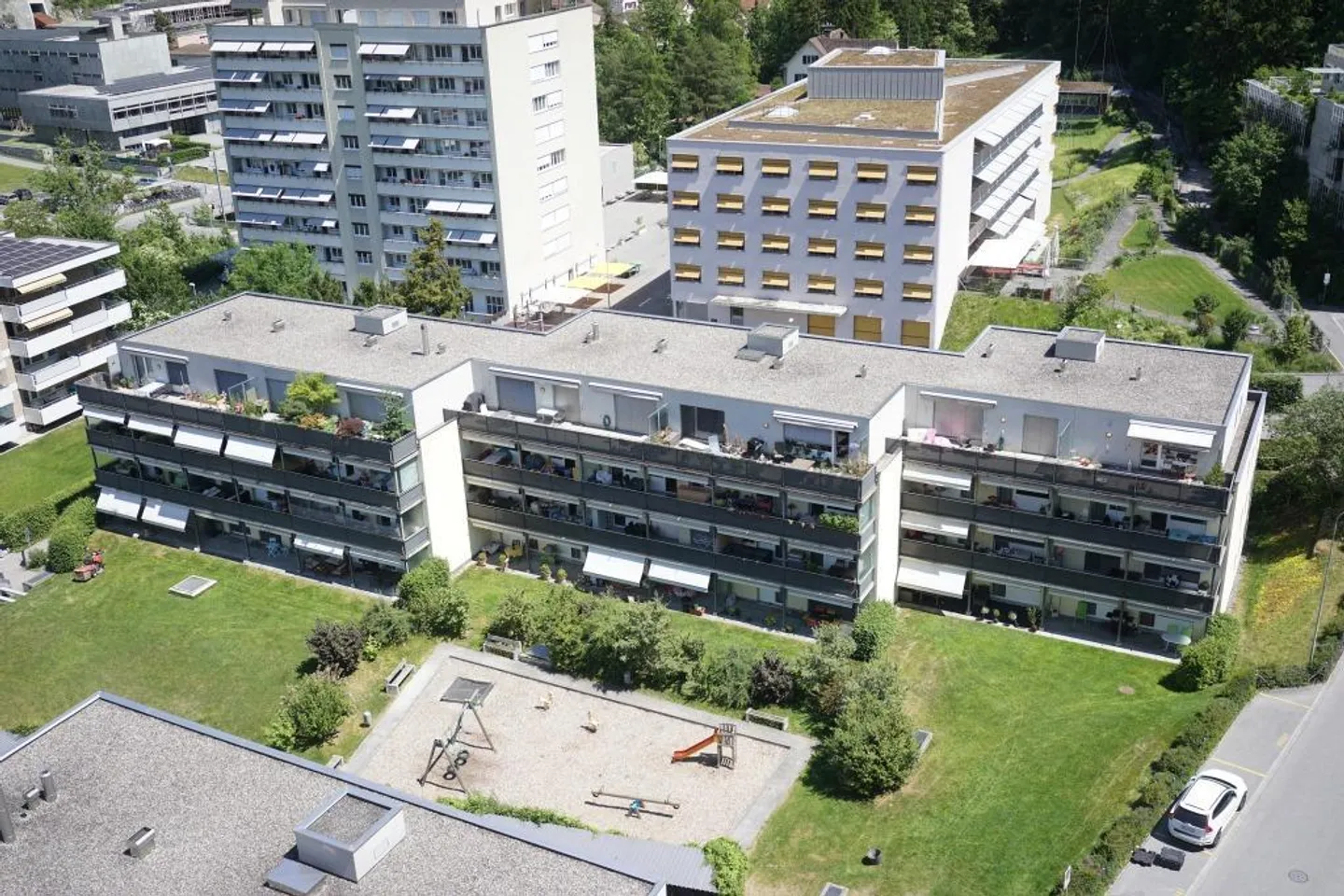Appartement au rez-de-chaussée de 3,5 pièces proche de la ville - Photo 1 sur 11