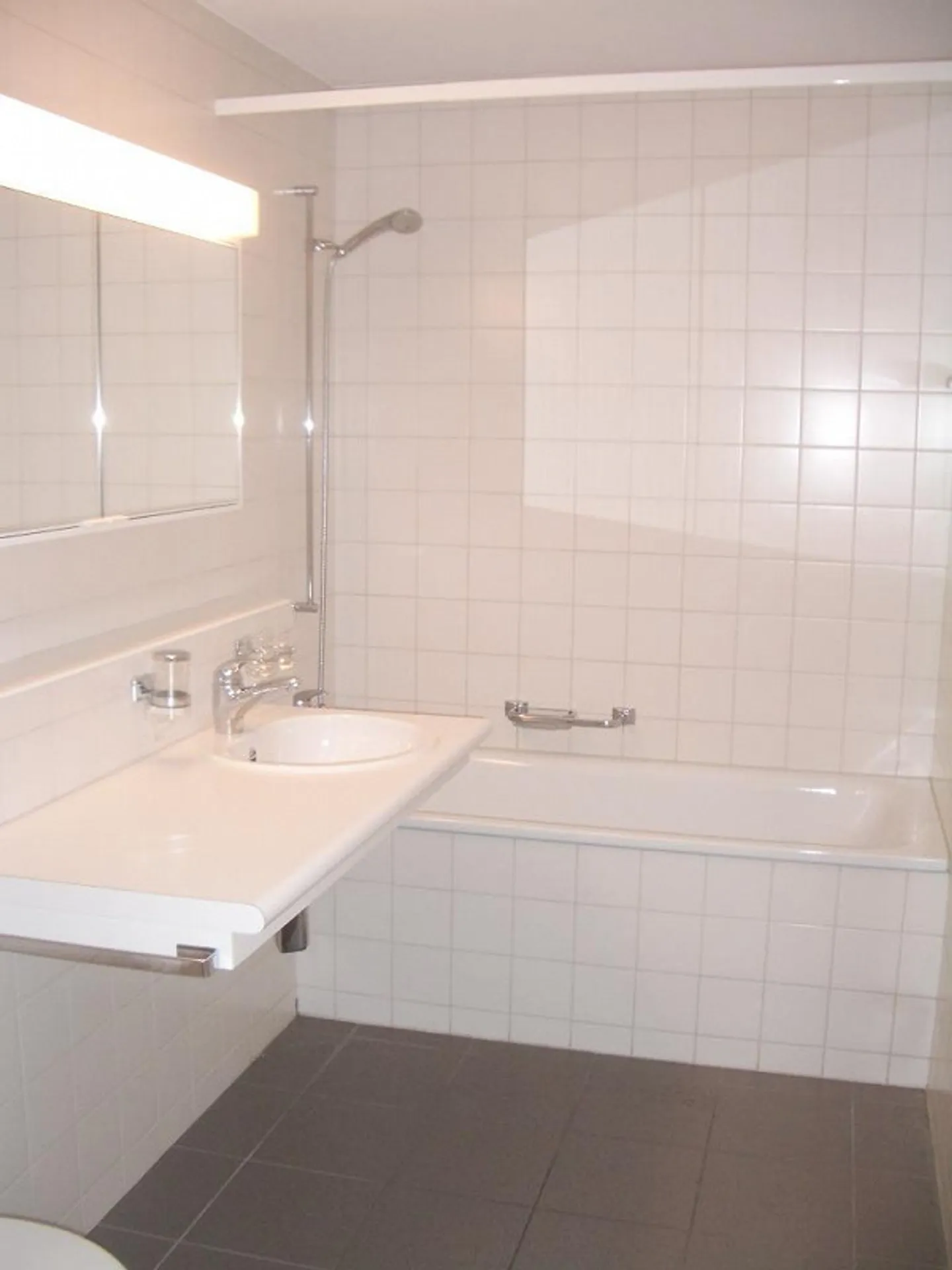 Appartement au rez-de-chaussée de 3,5 pièces proche de la ville - Photo 4 sur 11