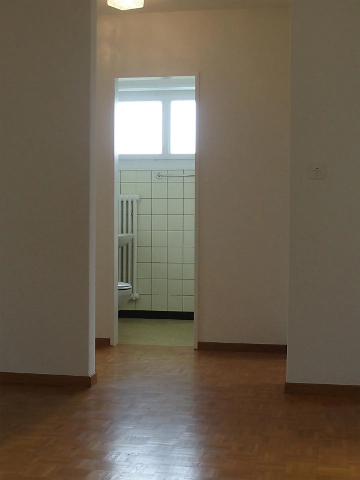 Attractive 3.5-room apartment on the 1st floor, with a view into the greenery, close to the center - Photo 3 of 14