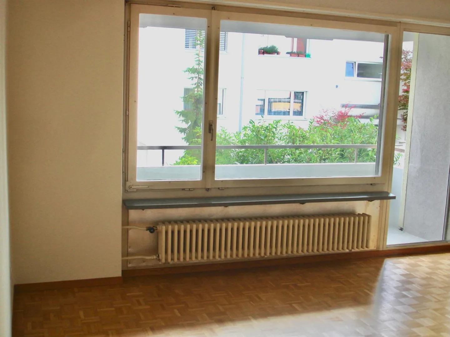 Attractive 3.5-room apartment on the 1st floor, with a view into the greenery, close to the center - Photo 5 of 14