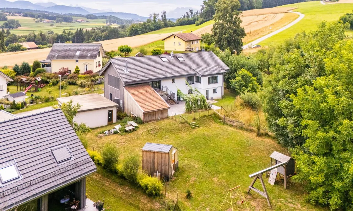 RENOVIERTE BAUERNHOF MIT UNABHÄNGIGEM WOHNRAUM UND PERMACULTURE-ERDE - Foto 3 von 11