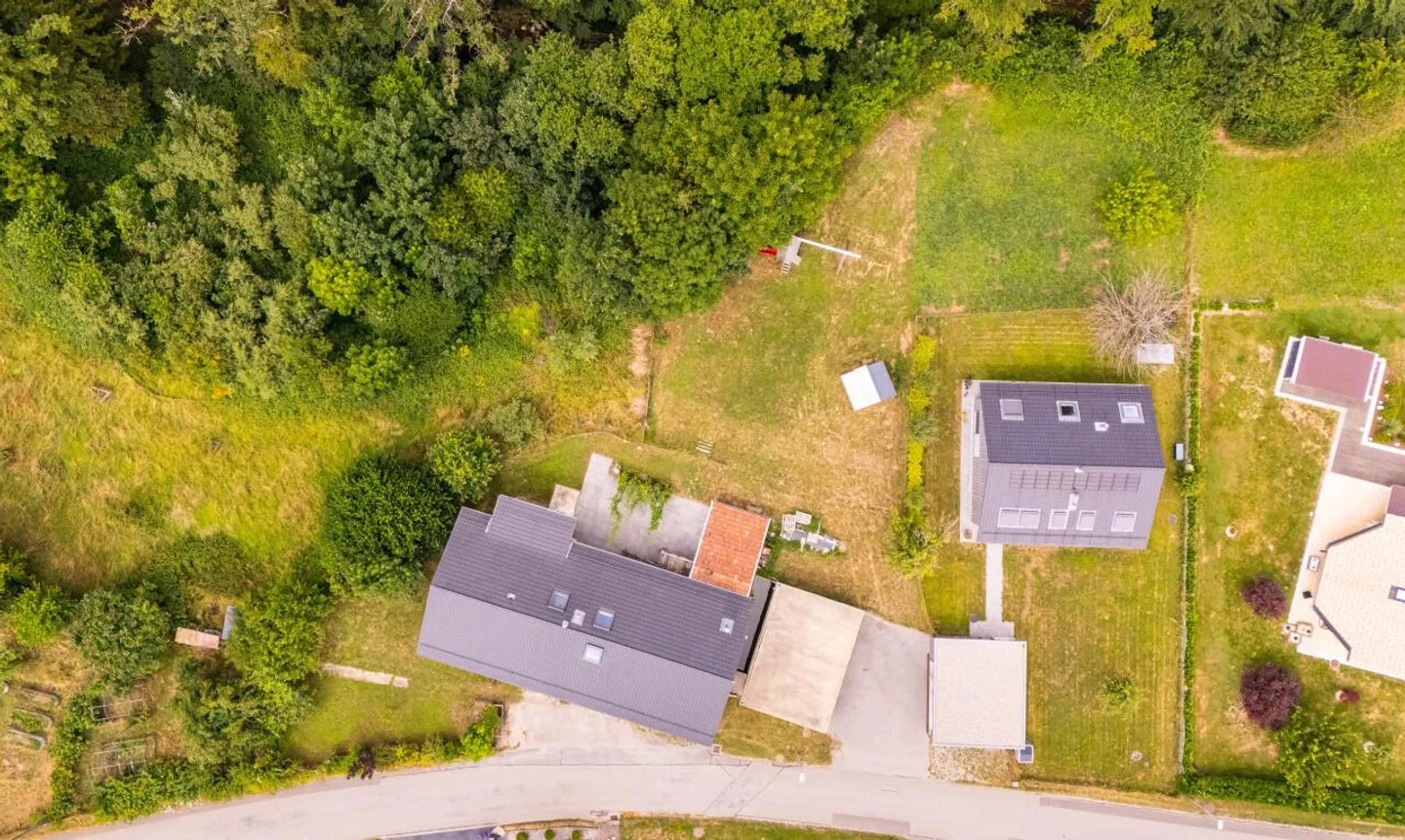 RENOVIERTE BAUERNHOF MIT UNABHÄNGIGEM WOHNRAUM UND PERMACULTURE-ERDE - Foto 4 von 11