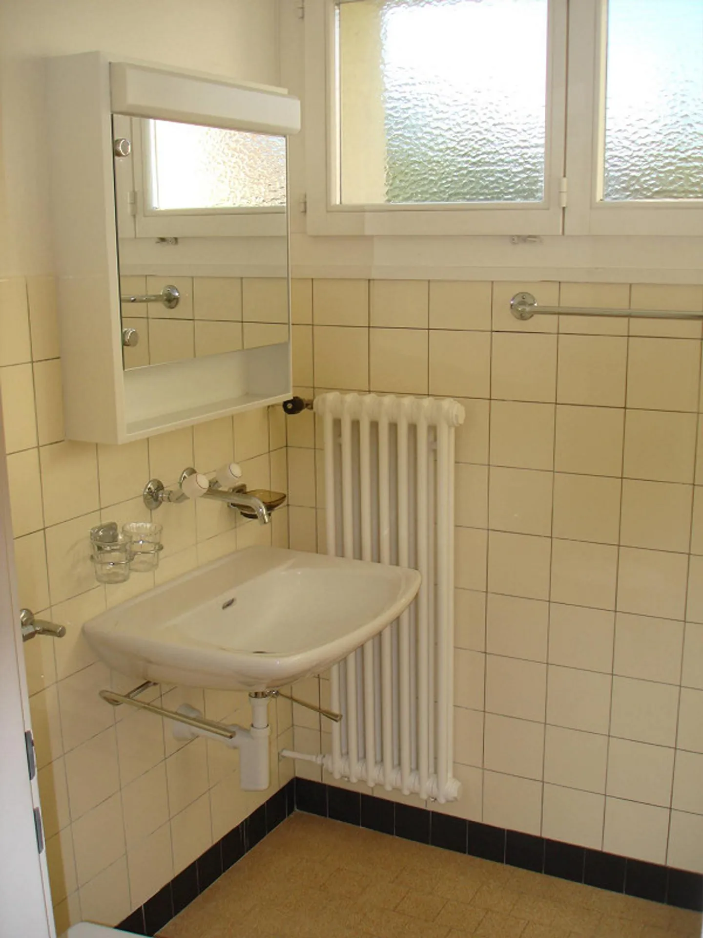 Attractive 3.5-room apartment on the 1st floor, with a view into the greenery, close to the center - Photo 9 of 14