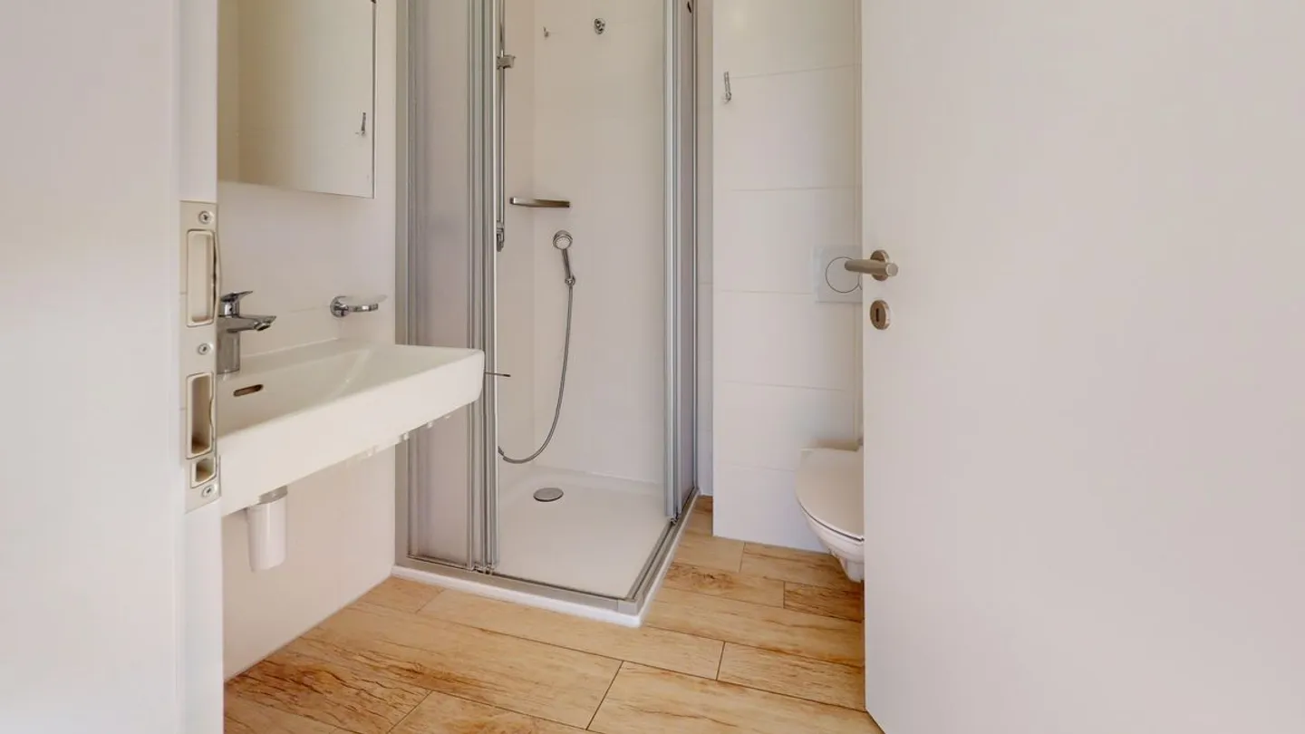 Attique sans vis-à-vis et place de parc ! - Photo 8 sur 13