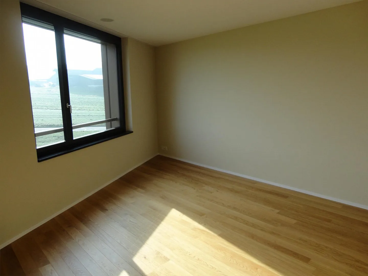 Moderno appartamento attico di 3,5 stanze con grande terrazza - Foto 5 di 7