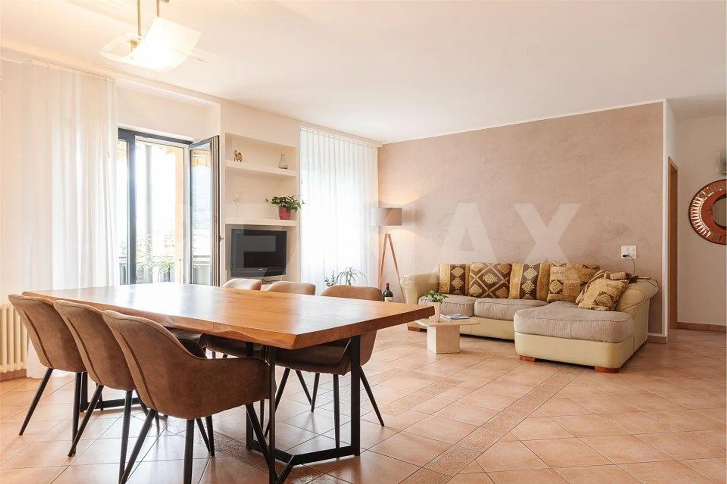 3.5 Room Apartment - Photo 2 of 13