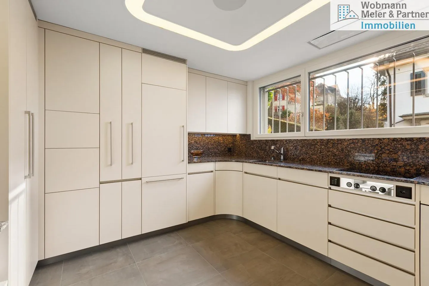 Exclusive Detached House in a Privileged Location - Photo 2 of 12