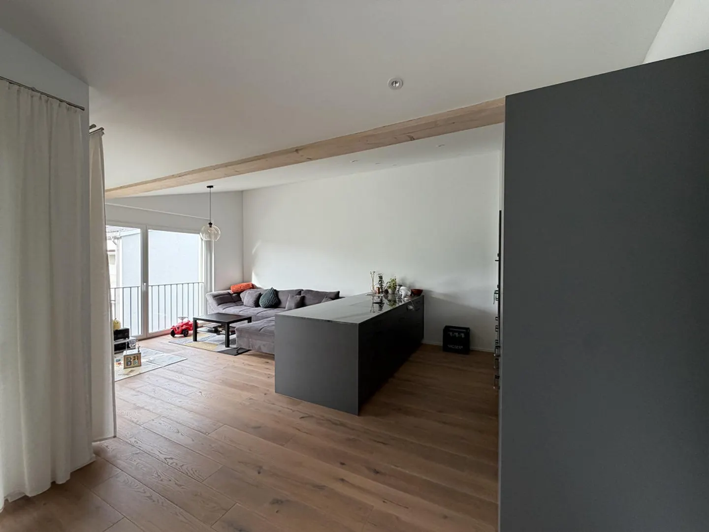 Appartamento moderno di 3,5 stanze in standard di proprietà - Foto 3 di 13