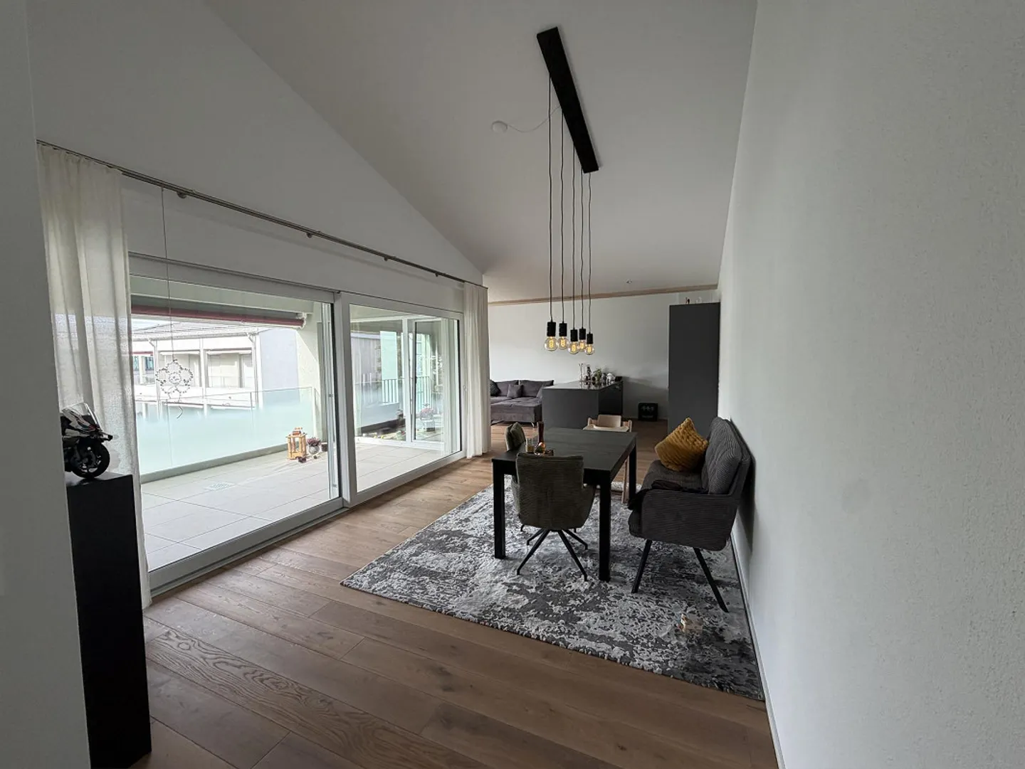 Appartamento moderno di 3,5 stanze in standard di proprietà - Foto 4 di 13