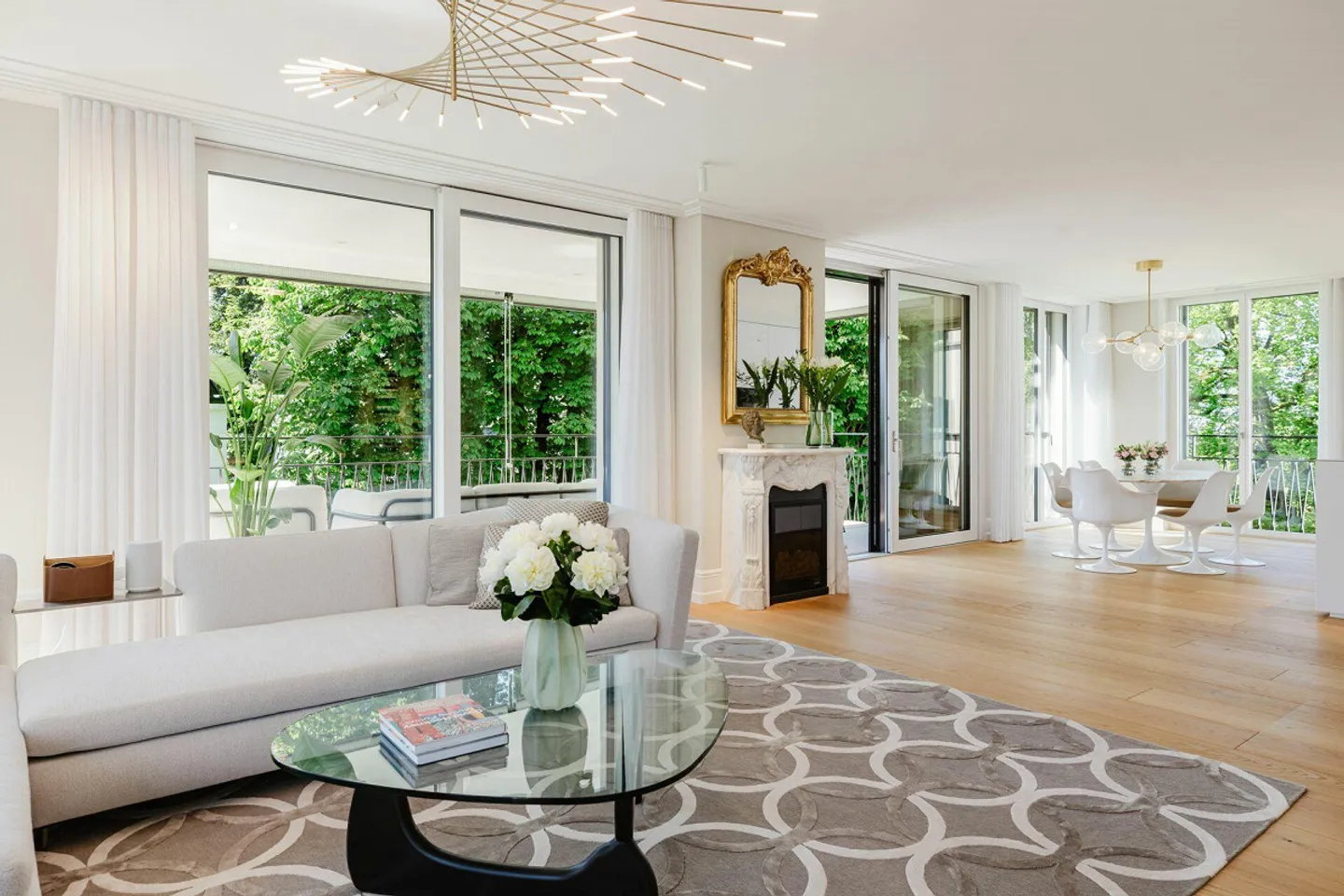 Exclusive city apartment in the midst of a private park landscape - Photo 1 of 21