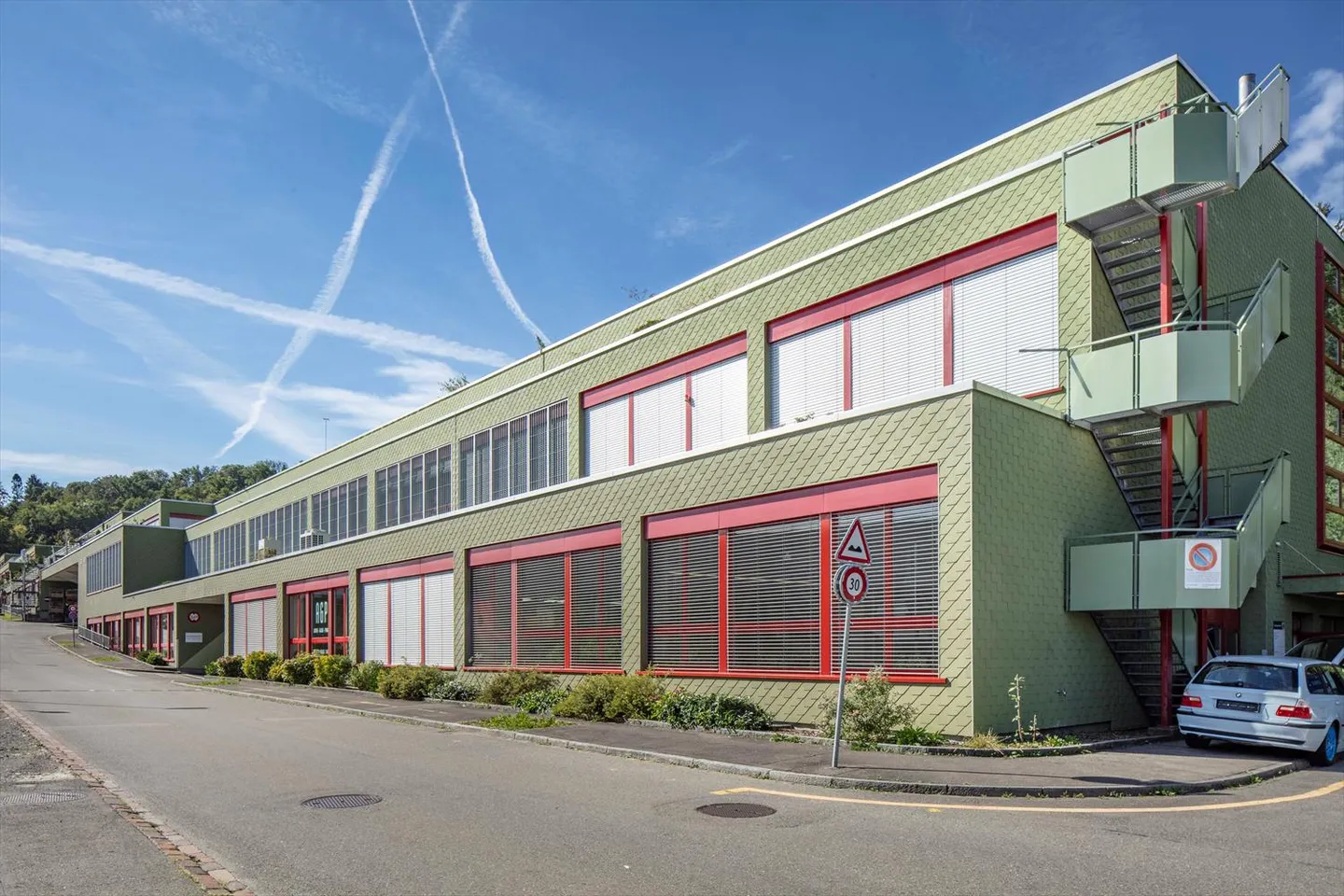 Office space directly at the exit 'Urdorf-South' - Photo 1 of 1