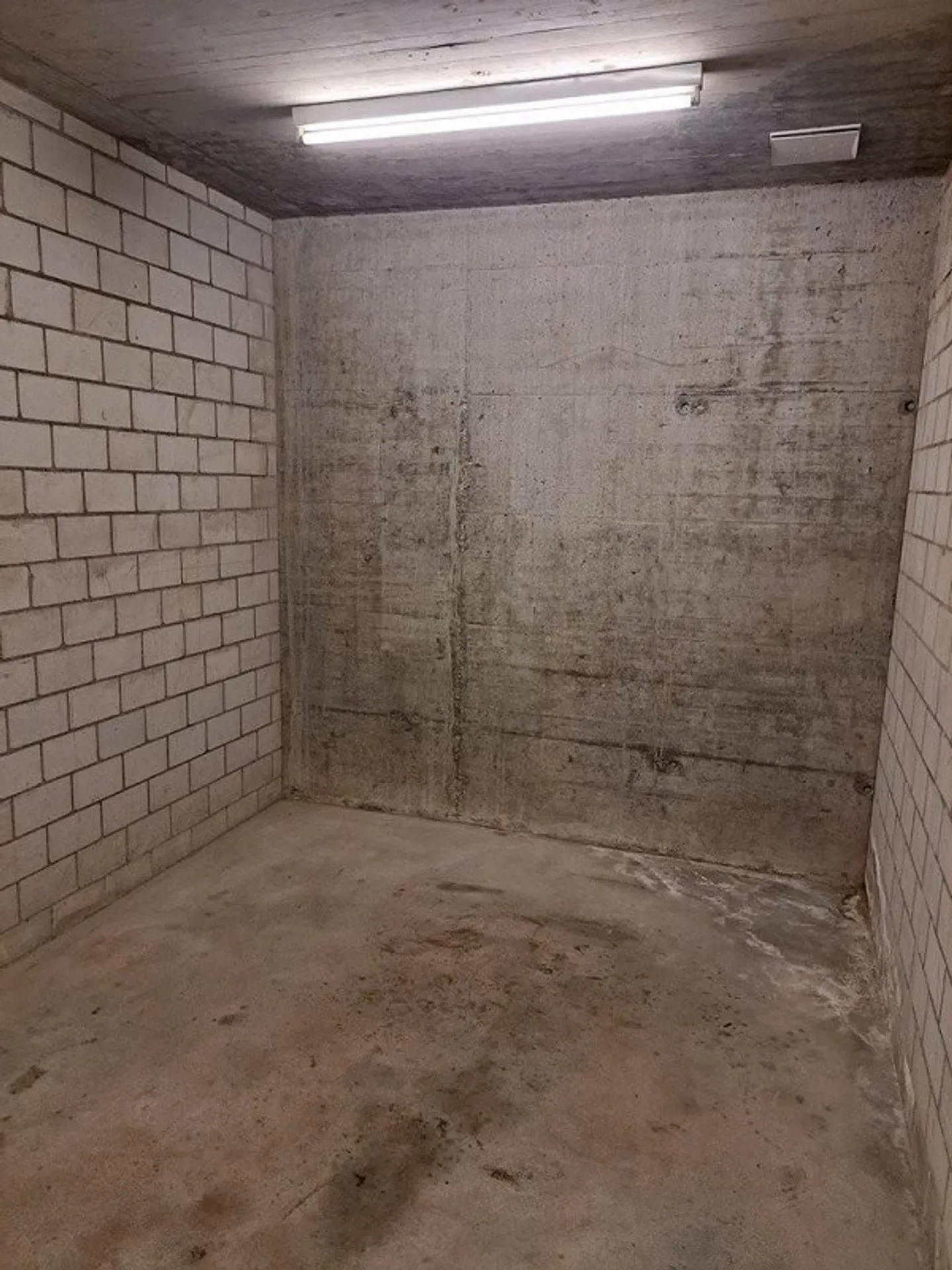 Salle de bricolage à Therwil - Photo 3 sur 4