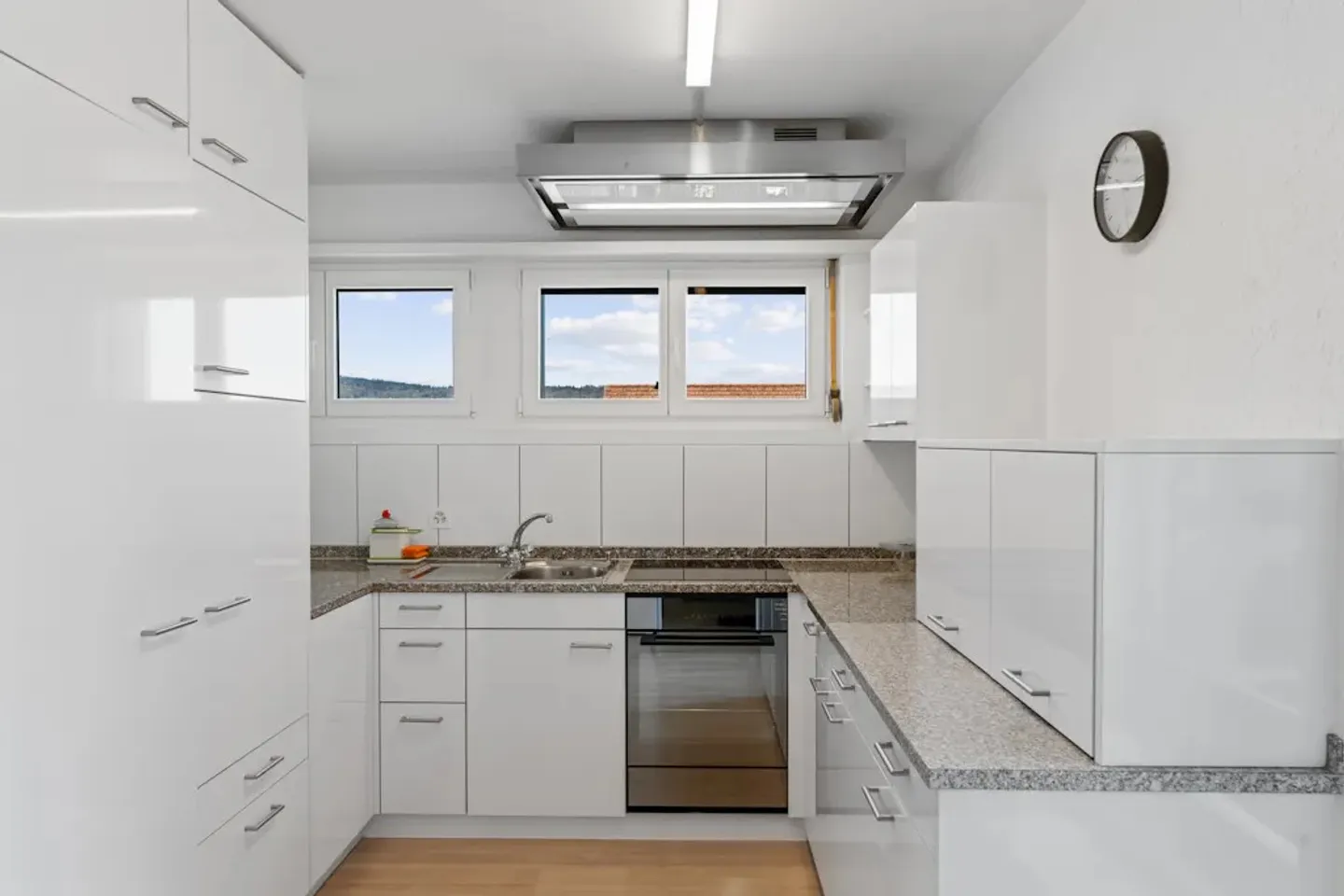 Furnished apartment in Dällikon, Zurich - 1.5 rooms * wind-protected balcony * cellar - Photo 2 of 10