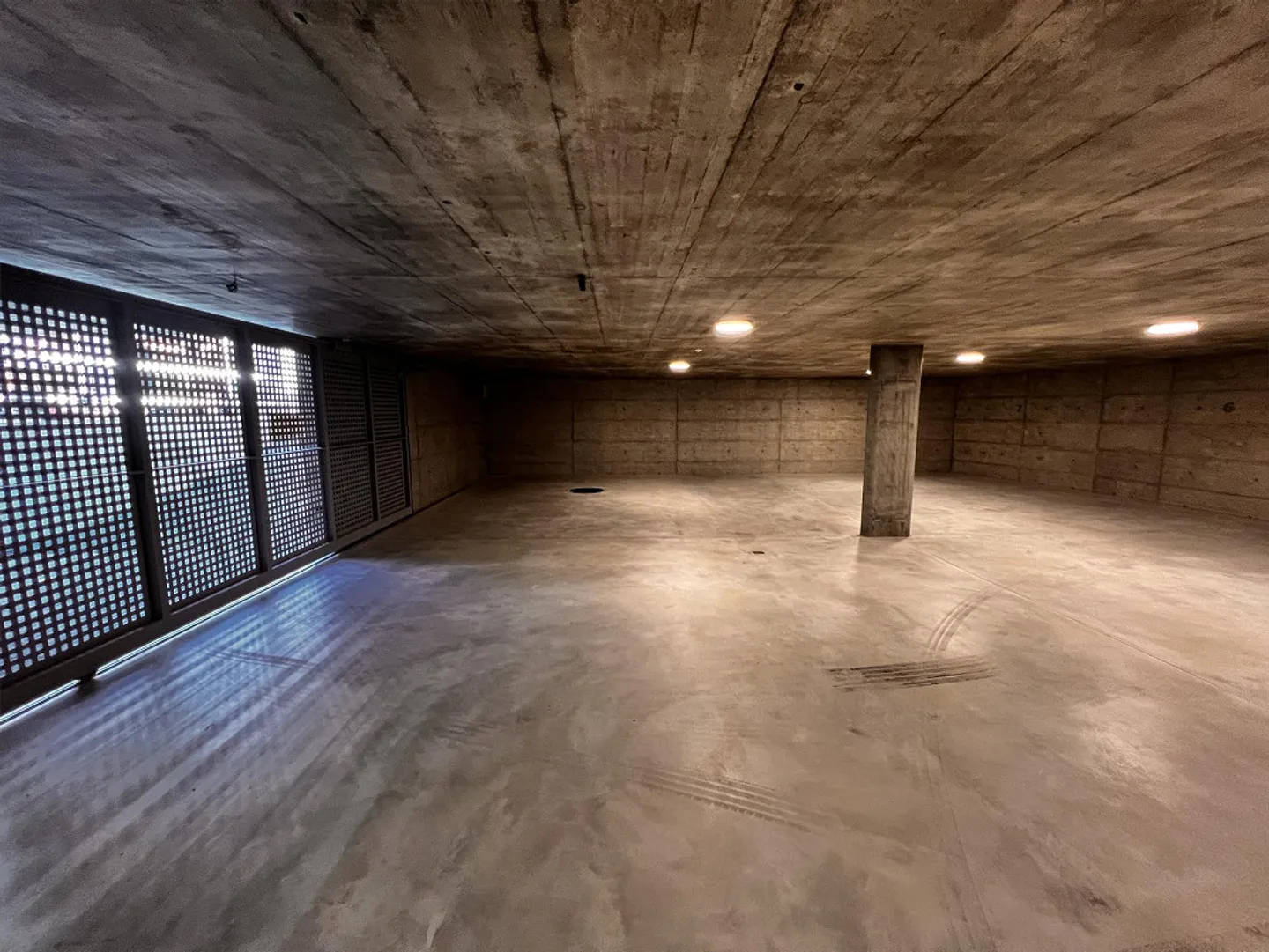 Covered parking area Campagnola Vairano - Photo 1 of 8