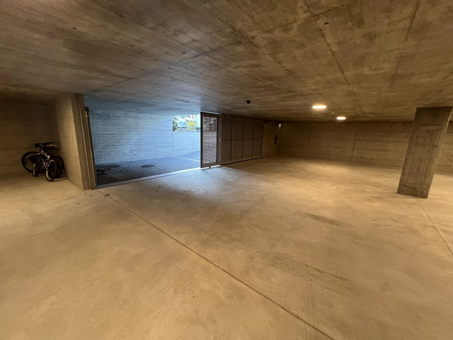 Covered parking area Campagnola Vairano - Photo 4 of 8