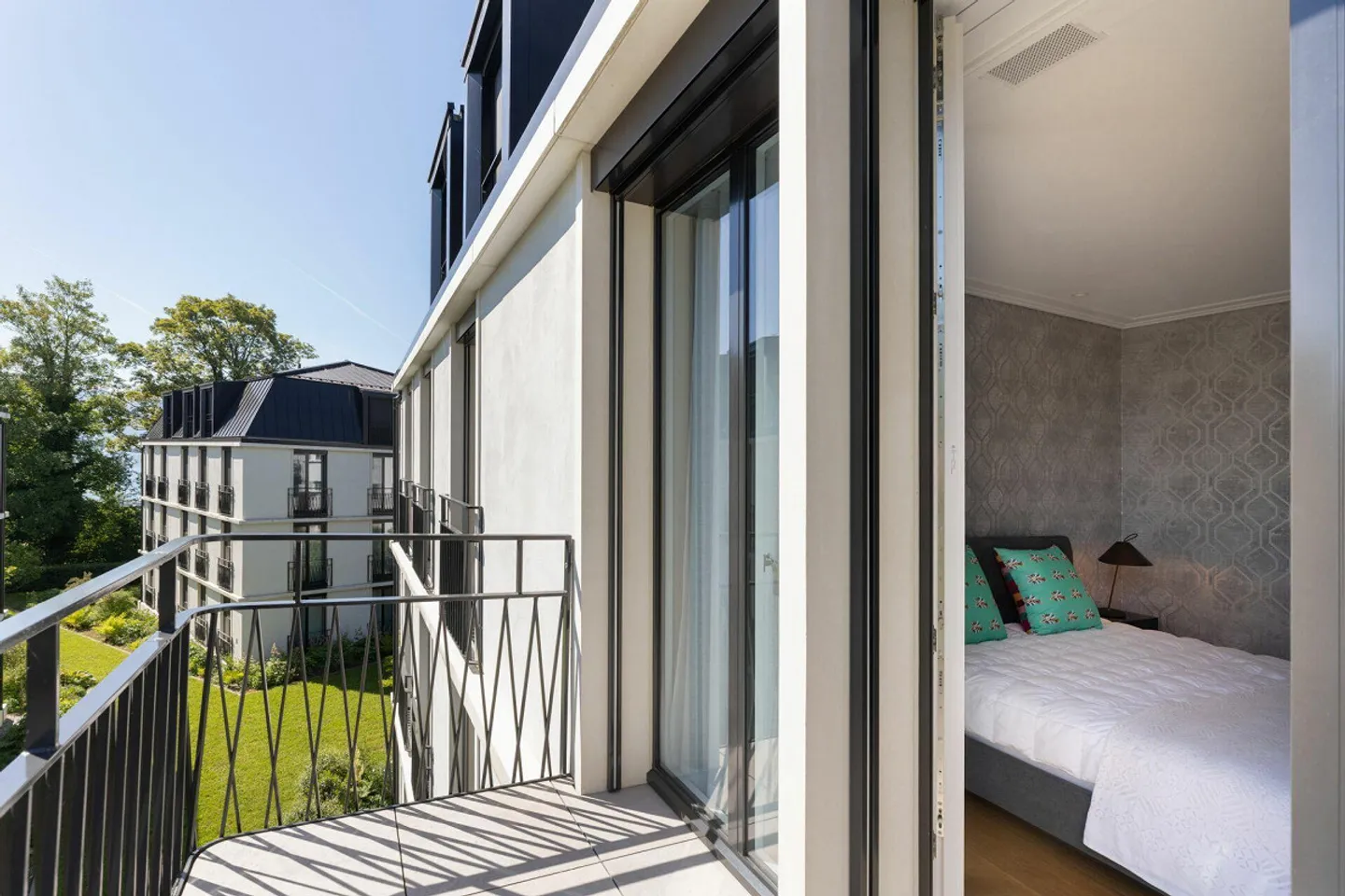 Exclusive city apartment in the midst of a private park landscape - Photo 15 of 21